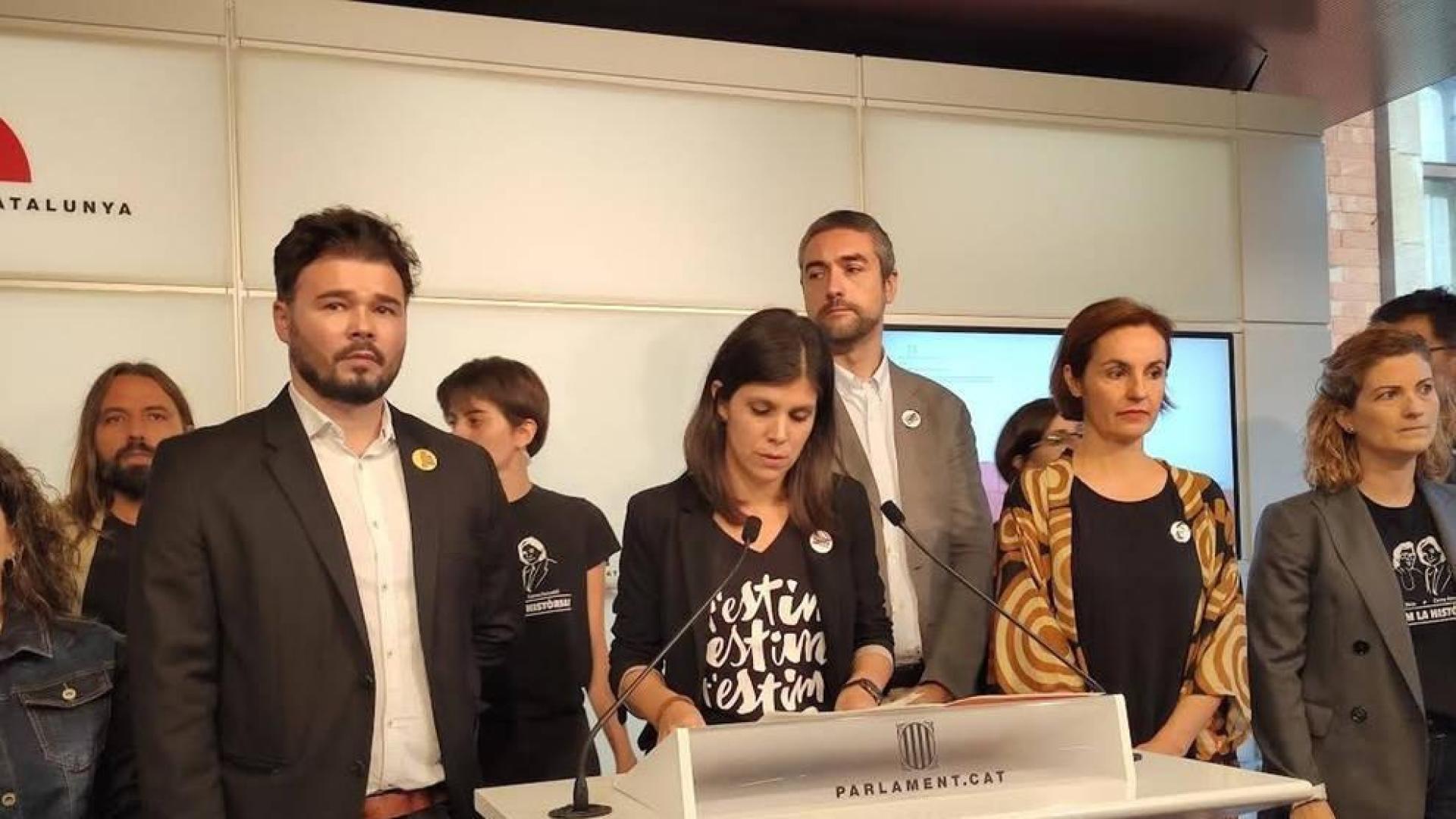 Gabriel Rufián, Marta Vilalta y Anna Caula, junto a diputados y dirigentes de ERC.