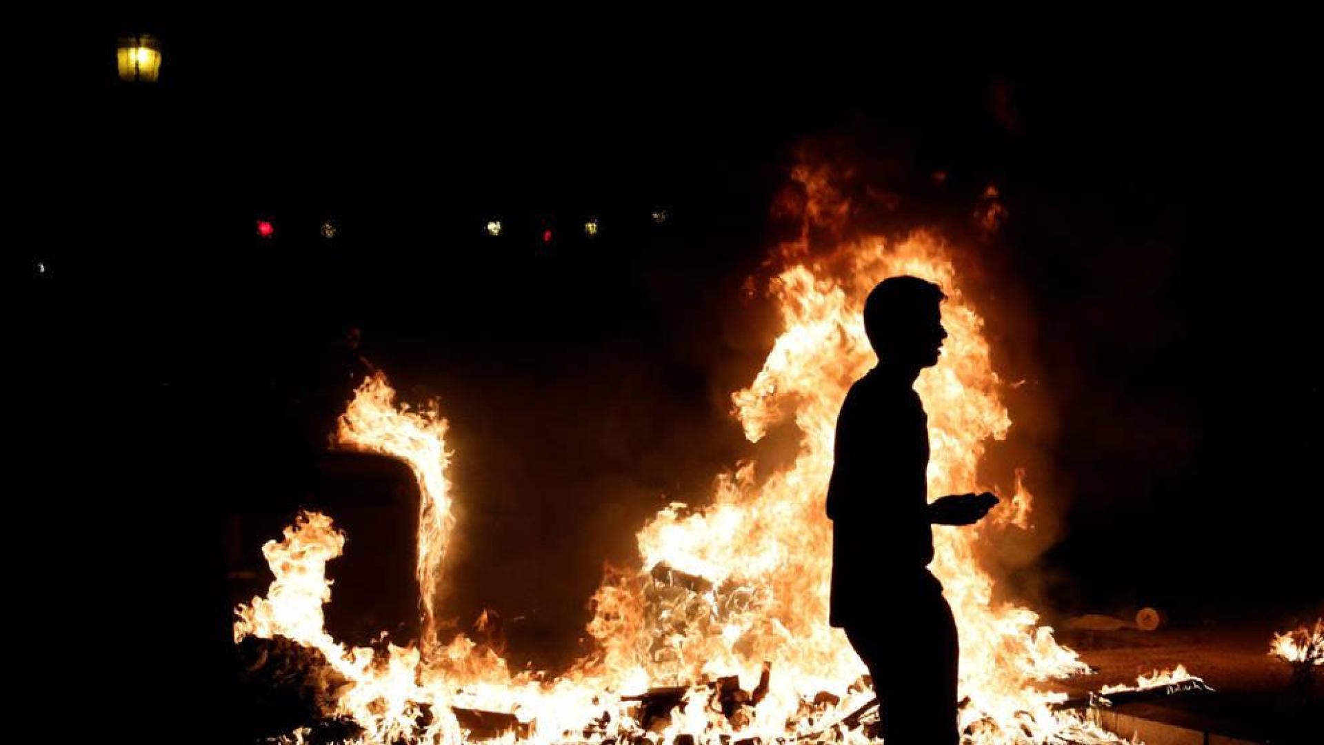 Batalla campal en la segunda noche consecutiva de protestas en Barcelona