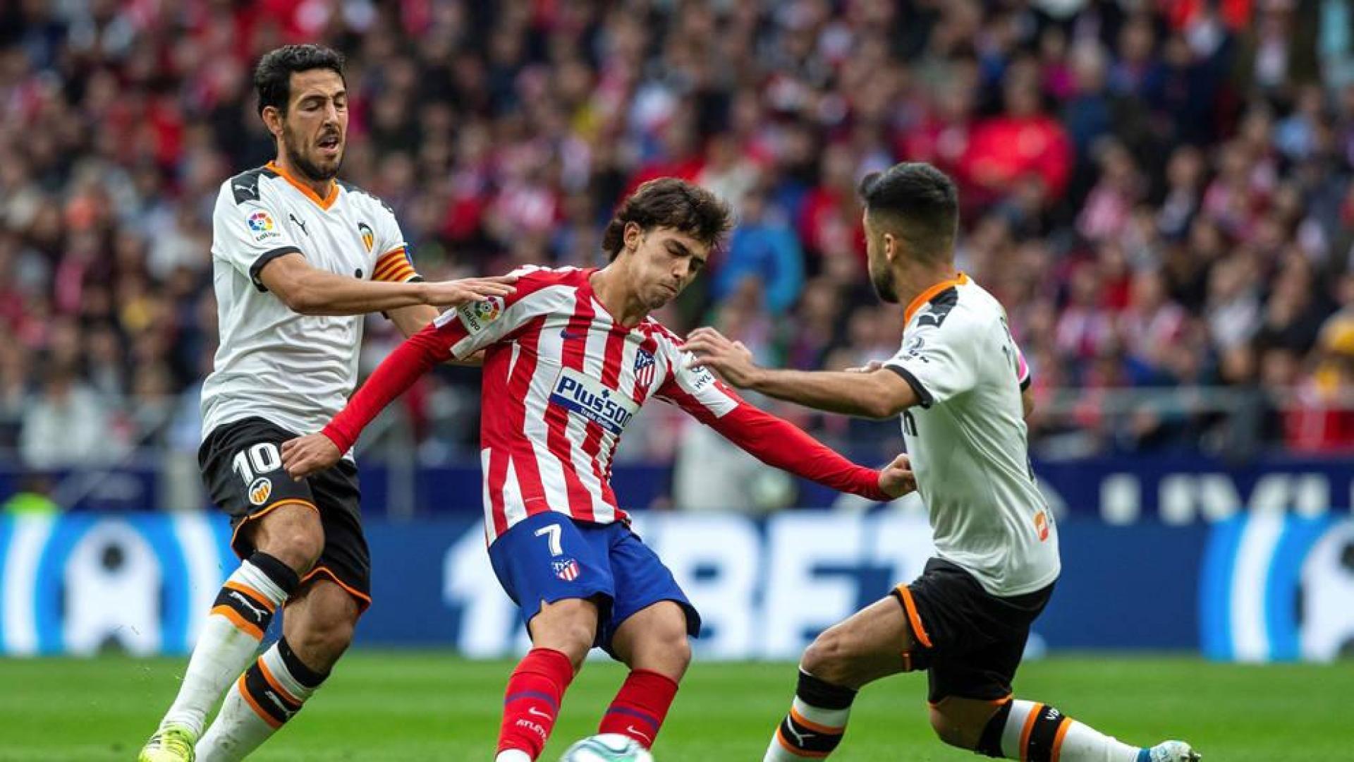 El Atlético aumenta sus dudas contra un Valencia también ramplón