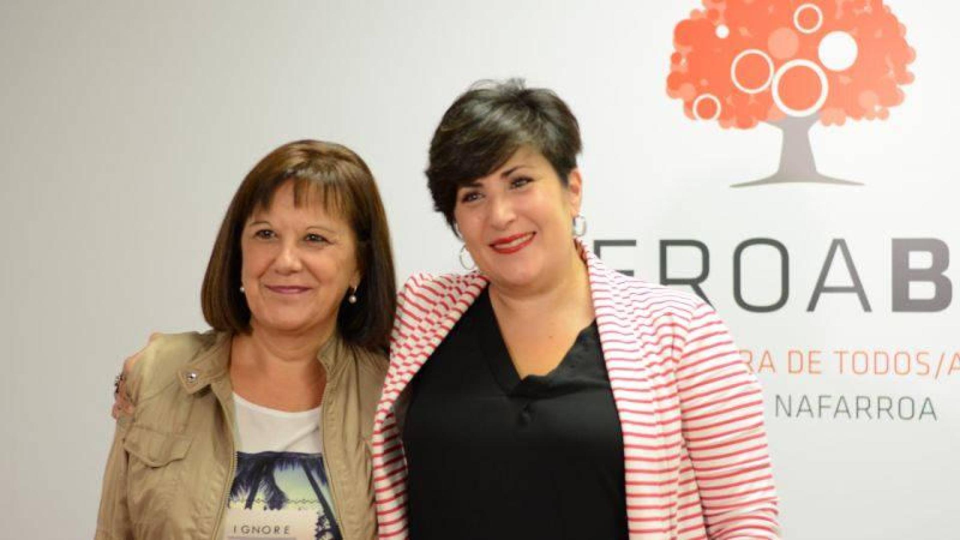 La candidata al Congreso de Geroa Bai, María Solana Arana, y al Senado a Esther Cremaes Mayorga.