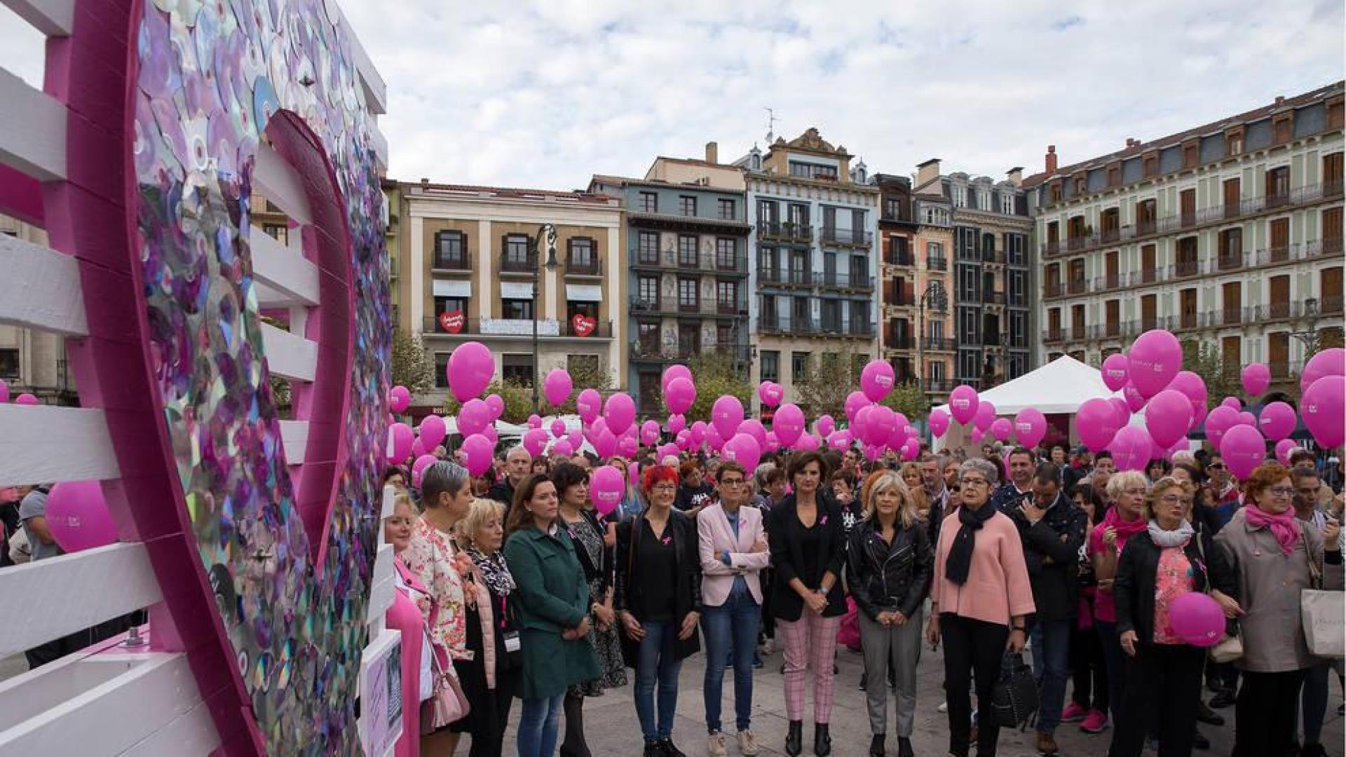 Una imagen del acto, con María Chivite, en la plaza del Castillo.