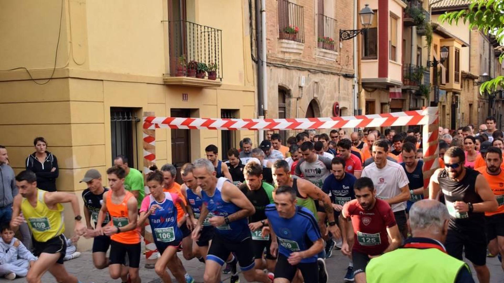 Fotos de la I Carrera Ruta del Vino de Navarra celebrada este sábado con triunfos en categoría absoluta de Javier Nagore y Amaia Melero.