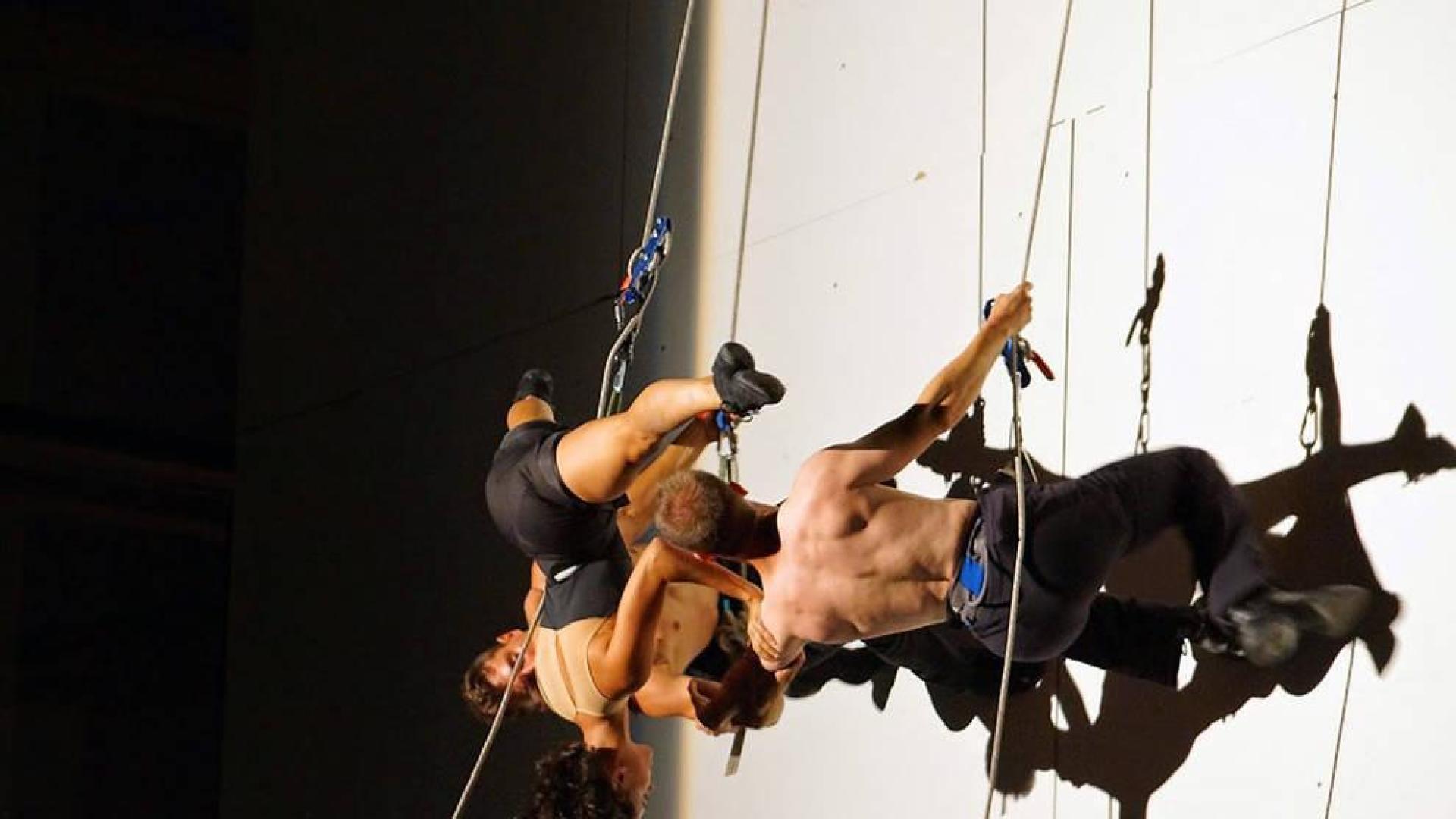 Efecto Vertical cierra 'La muralla en danza' con 'Evolutio', una fusión de danza contemporánea, clásica y española acompañada de audiovisuales