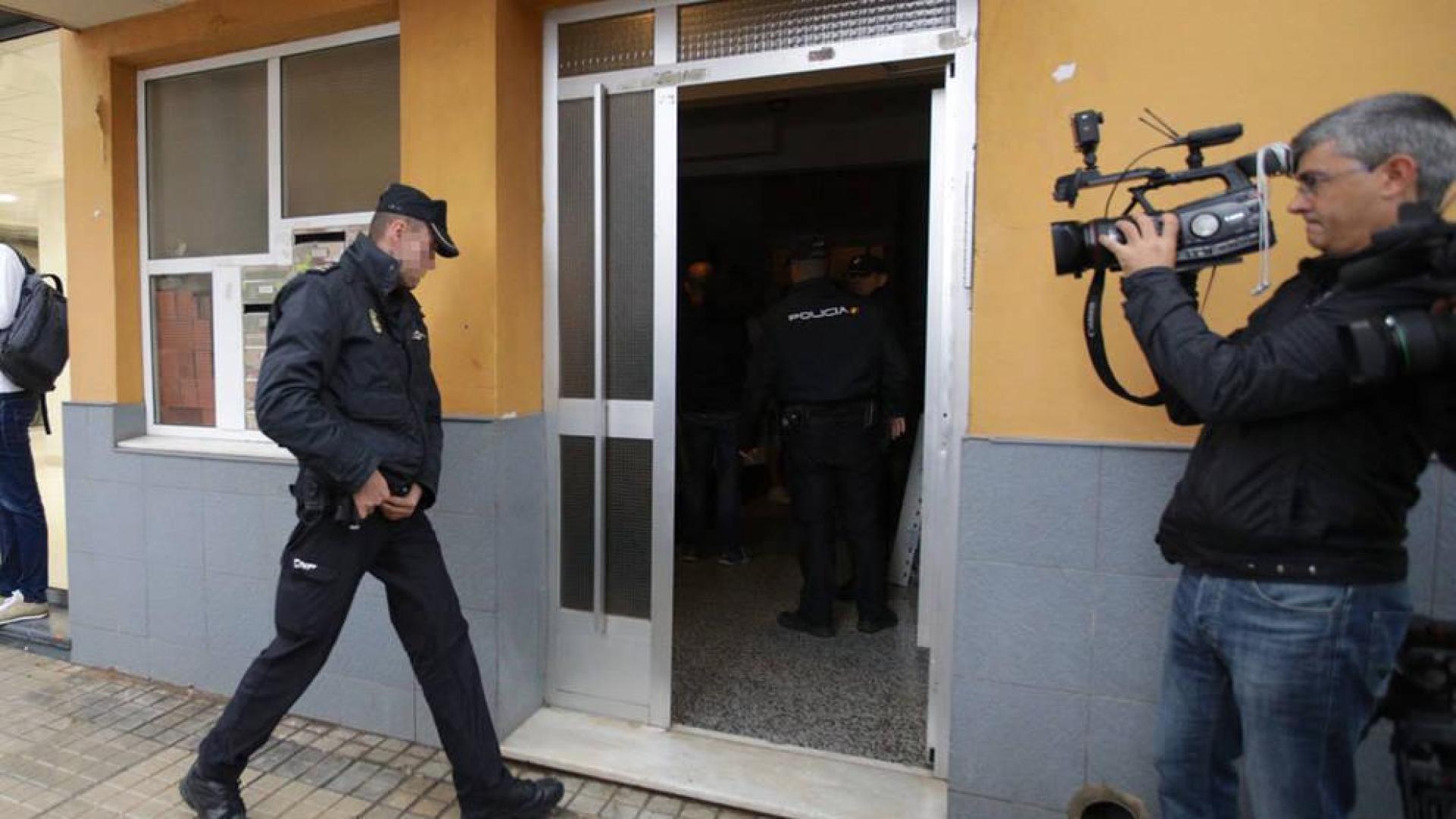 Detenido en Denia por degollar presuntamente a su expareja en presencia de su hija menor