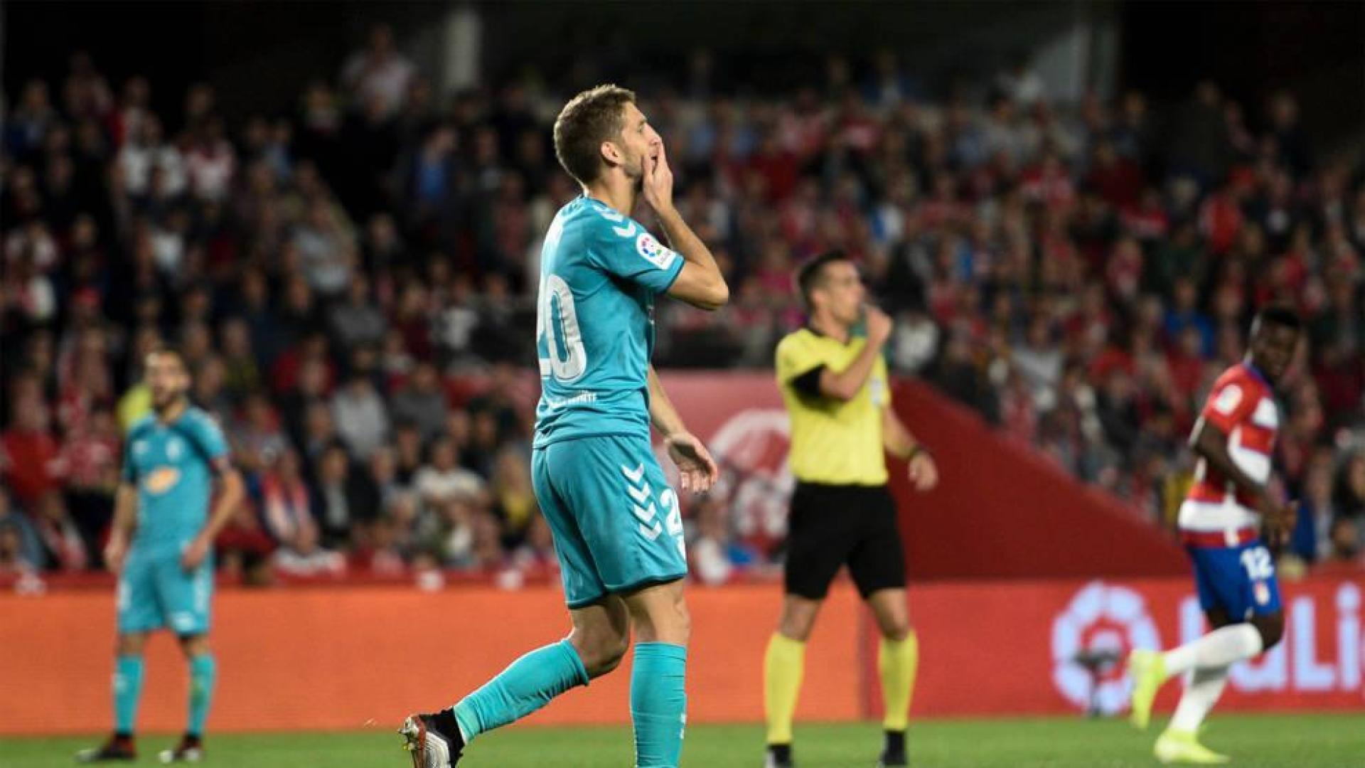 Darko Brasanac se lamenta en el partido ante el Granada.
