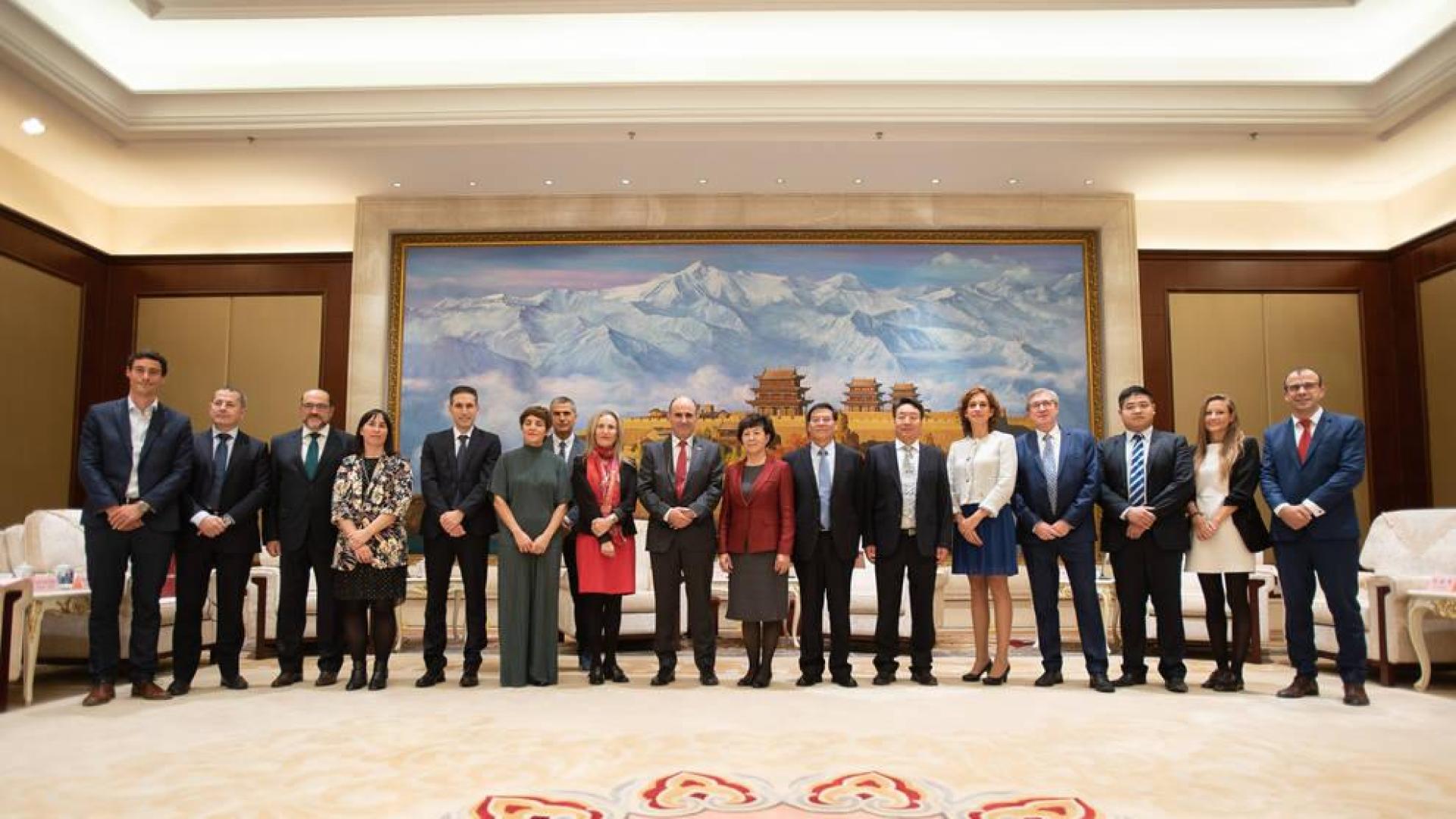 Navarra y Gansu acuerdan colaborar en turismo, energías renovables y agroalimentación