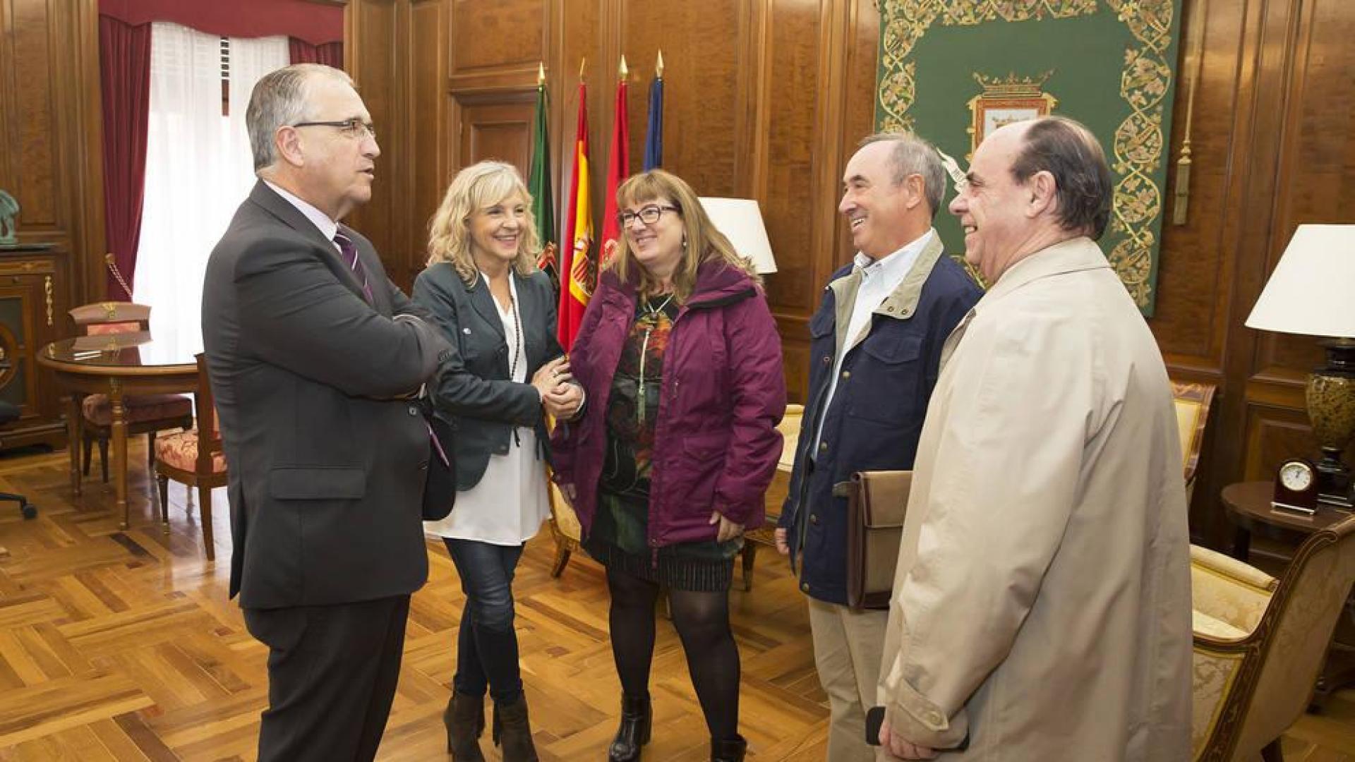 La Fundación Tutelar de Navarra participa en una reunión con el alcalde de Pamplona
