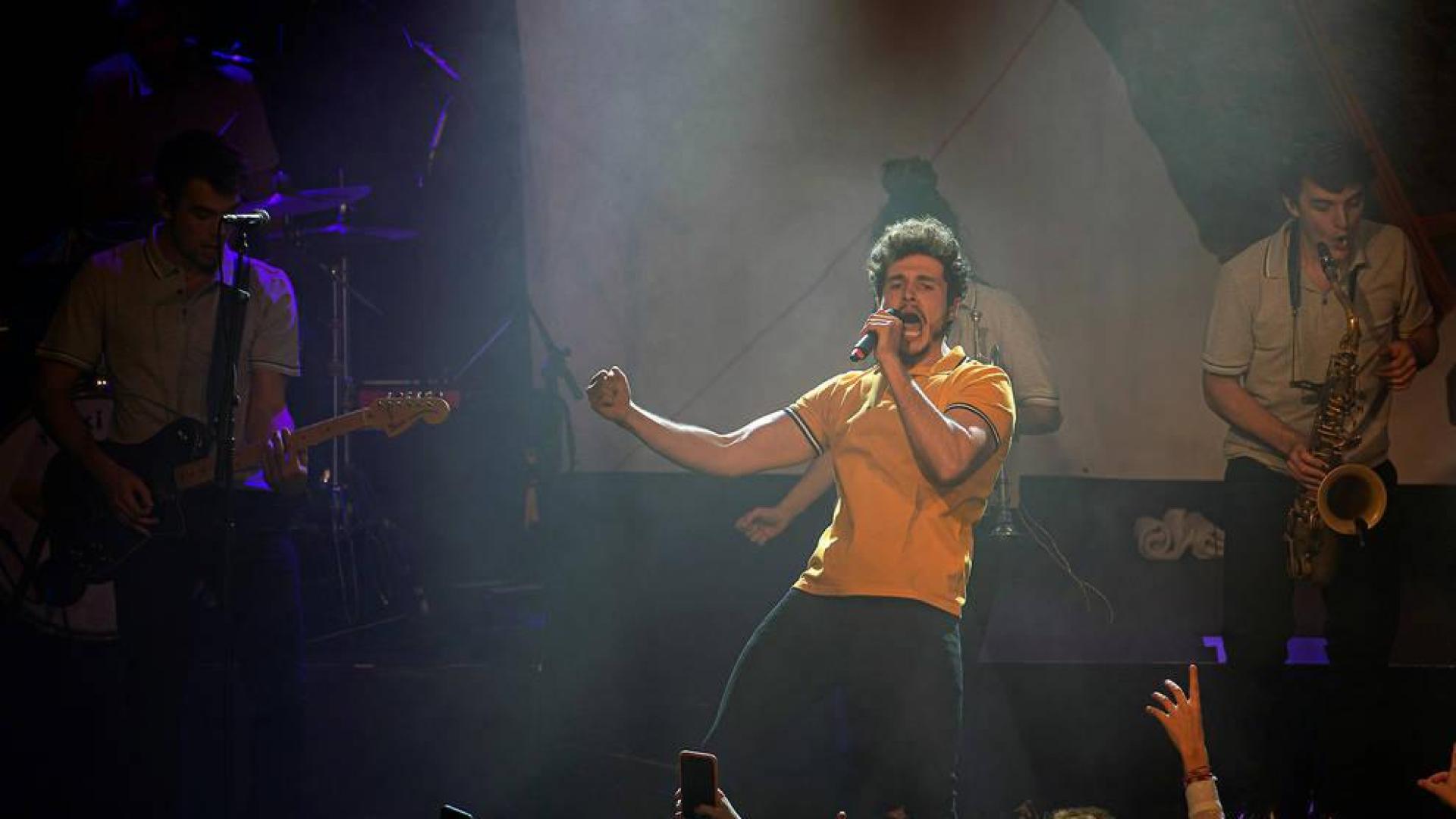 Una explosión de fiesta en el comienzo de la gira de Miki en Zentral