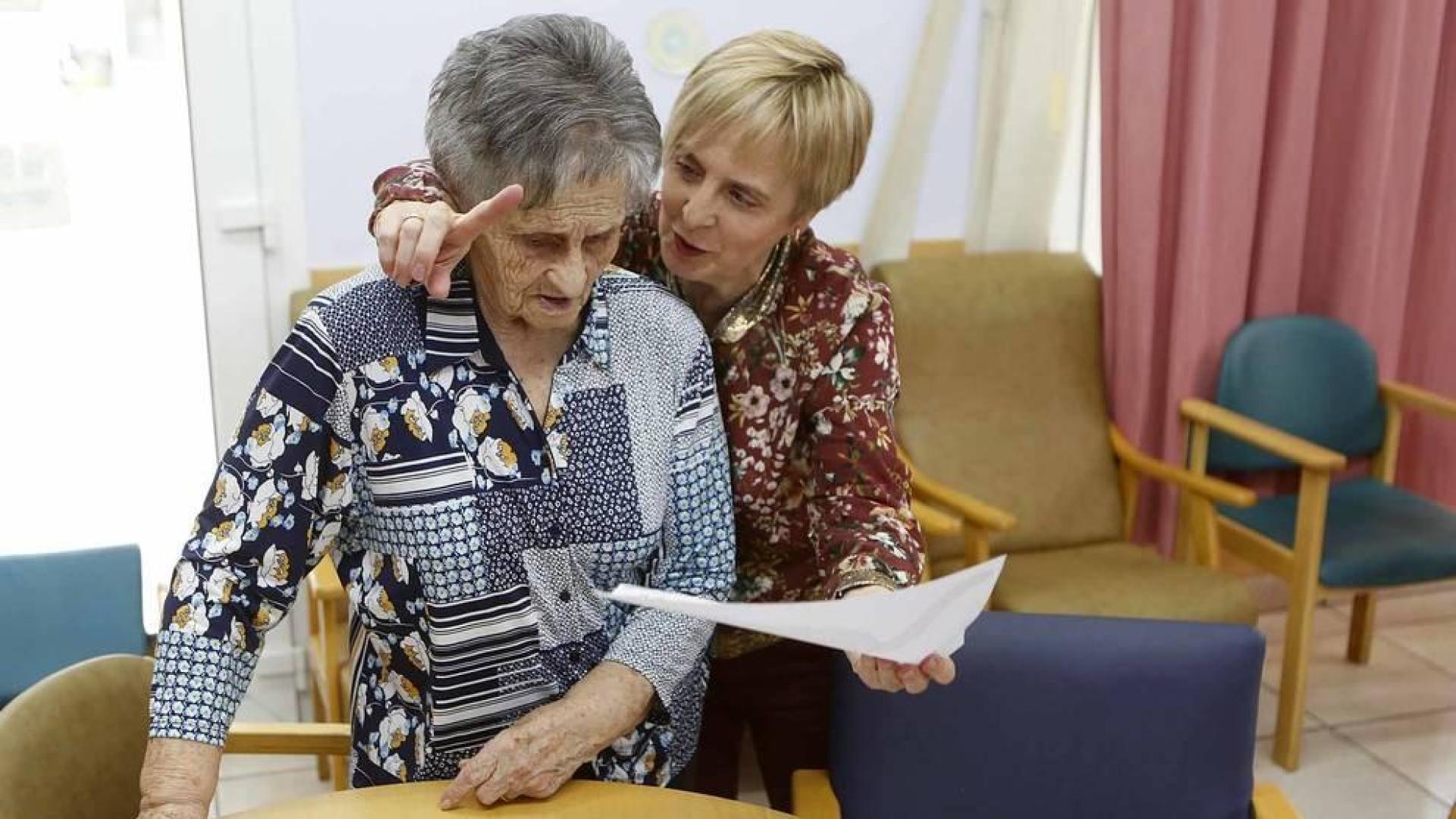 Referente en Navarra en la atención a pacientes de Alzheimer y otros deterioros cognitivos, la Clínica Josefina Arregui, de Alsasua, mantiene el espíritu fundacional de servir de apoyo a personas desorientadas y brindar un oasis de descanso en la difícil singladura de sus familias