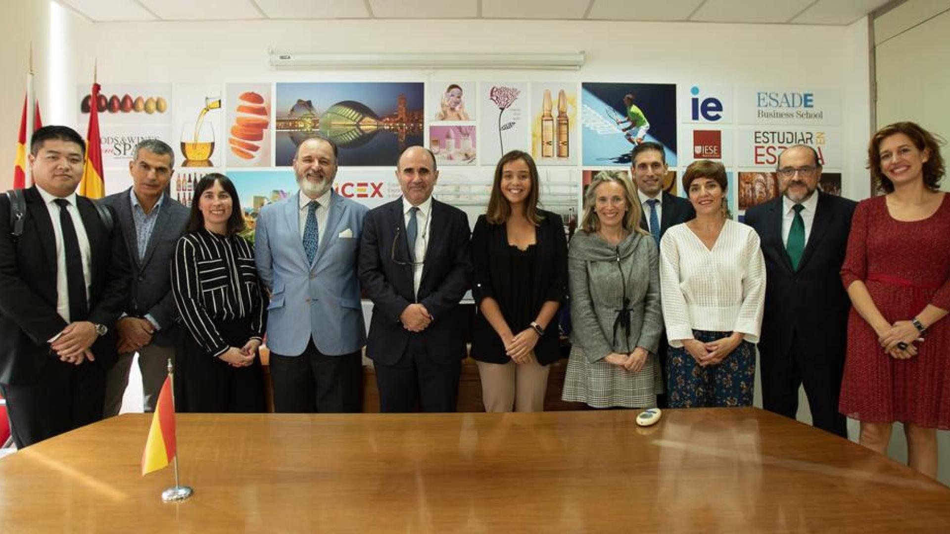 La delegación navarra, en la oficina económica y comercial de España en Shanghai.