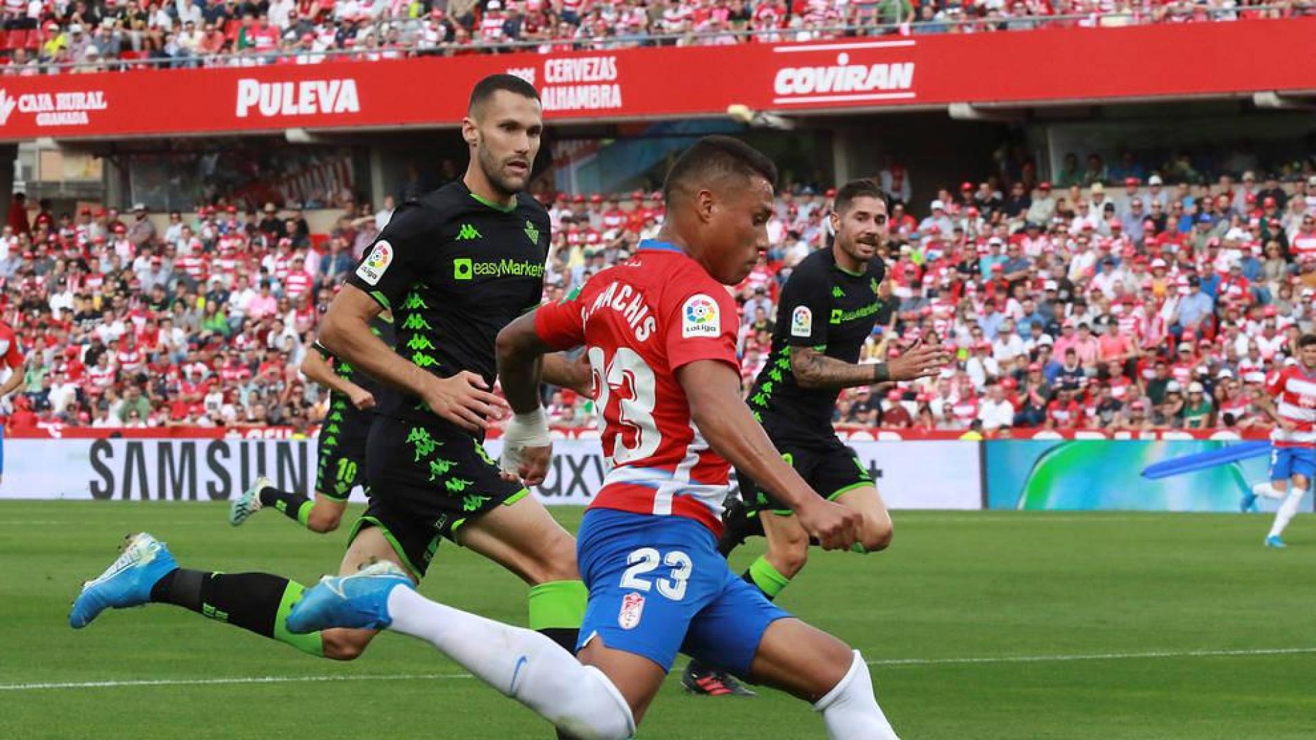 El jugador venezolano del Granada Darwin Machís, en el partido ante el Real Betis.