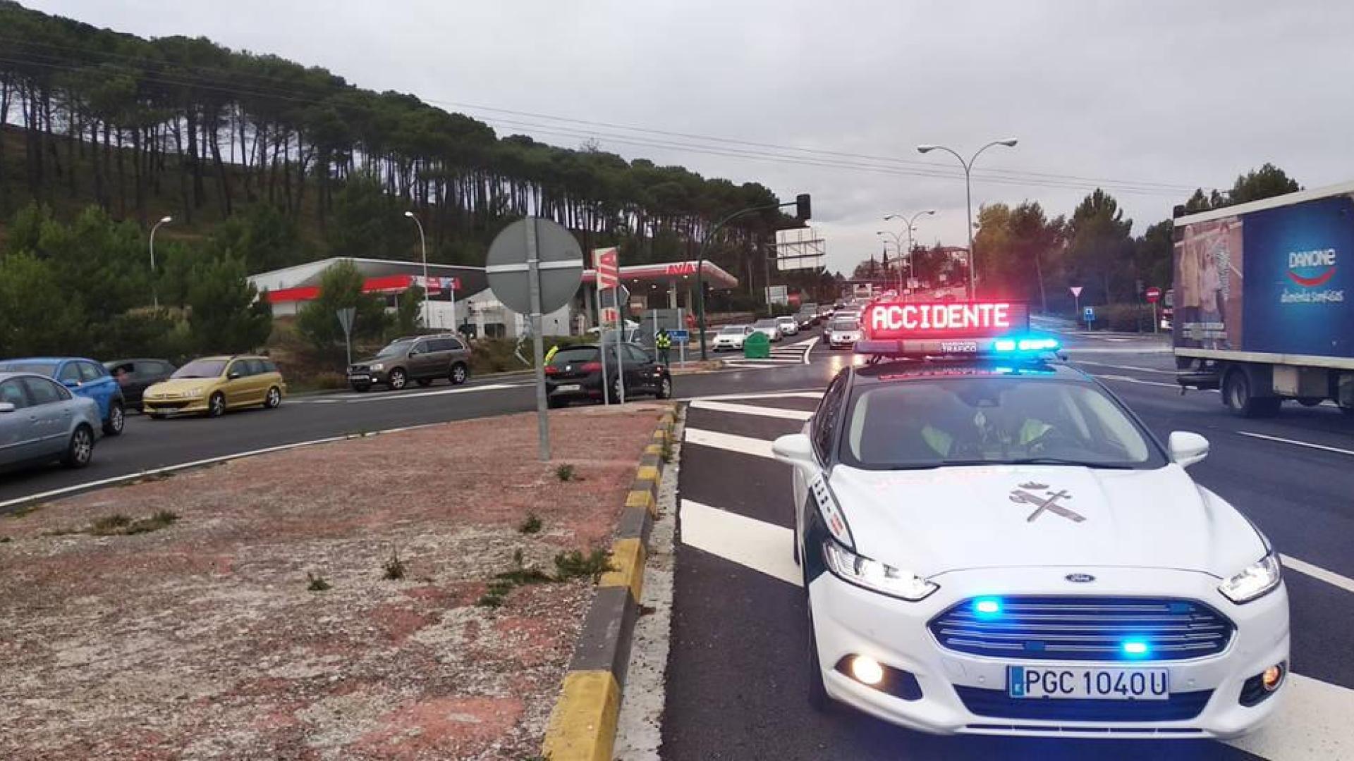 Herido leve tras una colisión entre dos vehículos en la A-12 en Zizur