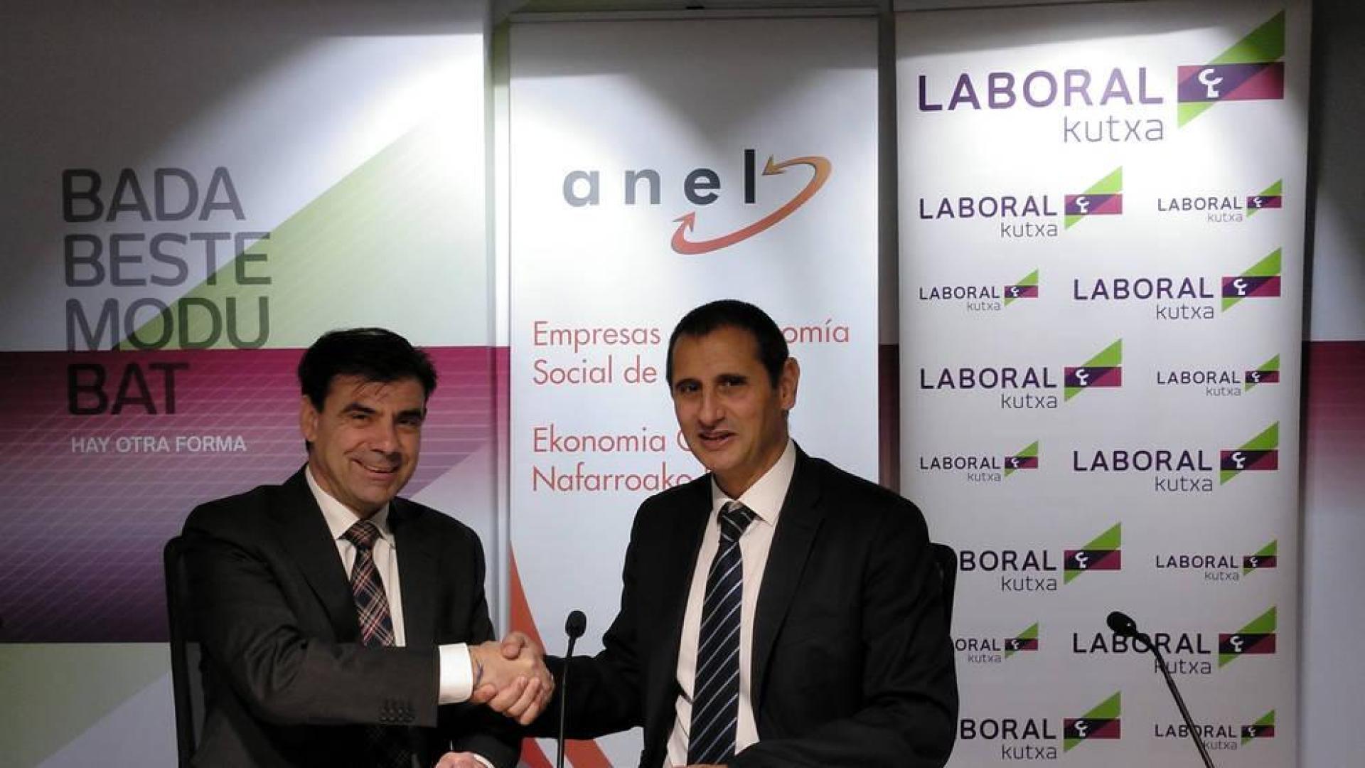 El acuerdo ha sido firmado por Javier Cortajarena Goñi, director territorial de Laboral Kutxa, e Ignacio Ugalde, presidente de ANEL