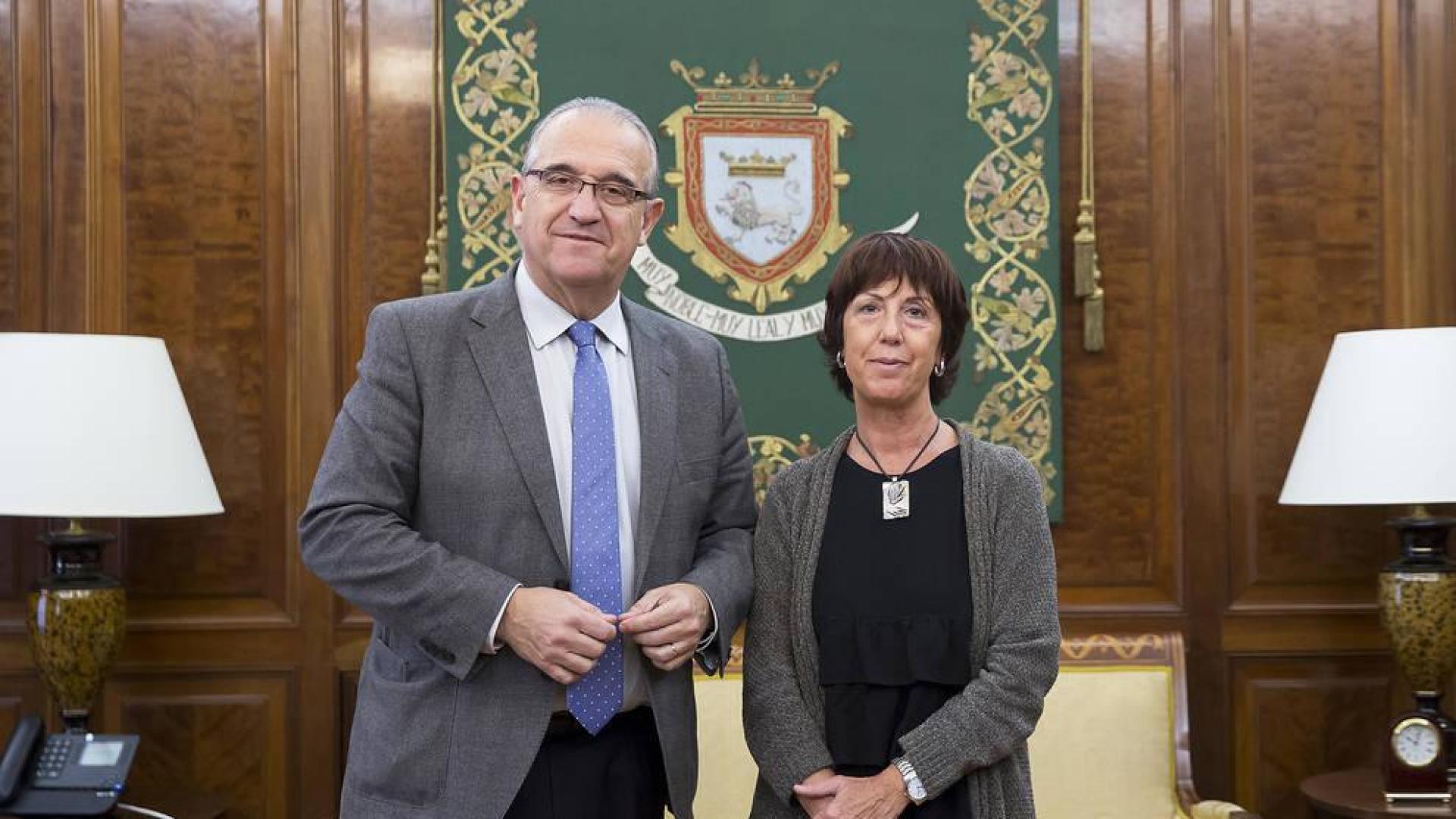 Maya se reúne con representantes de la Fundación ATENA