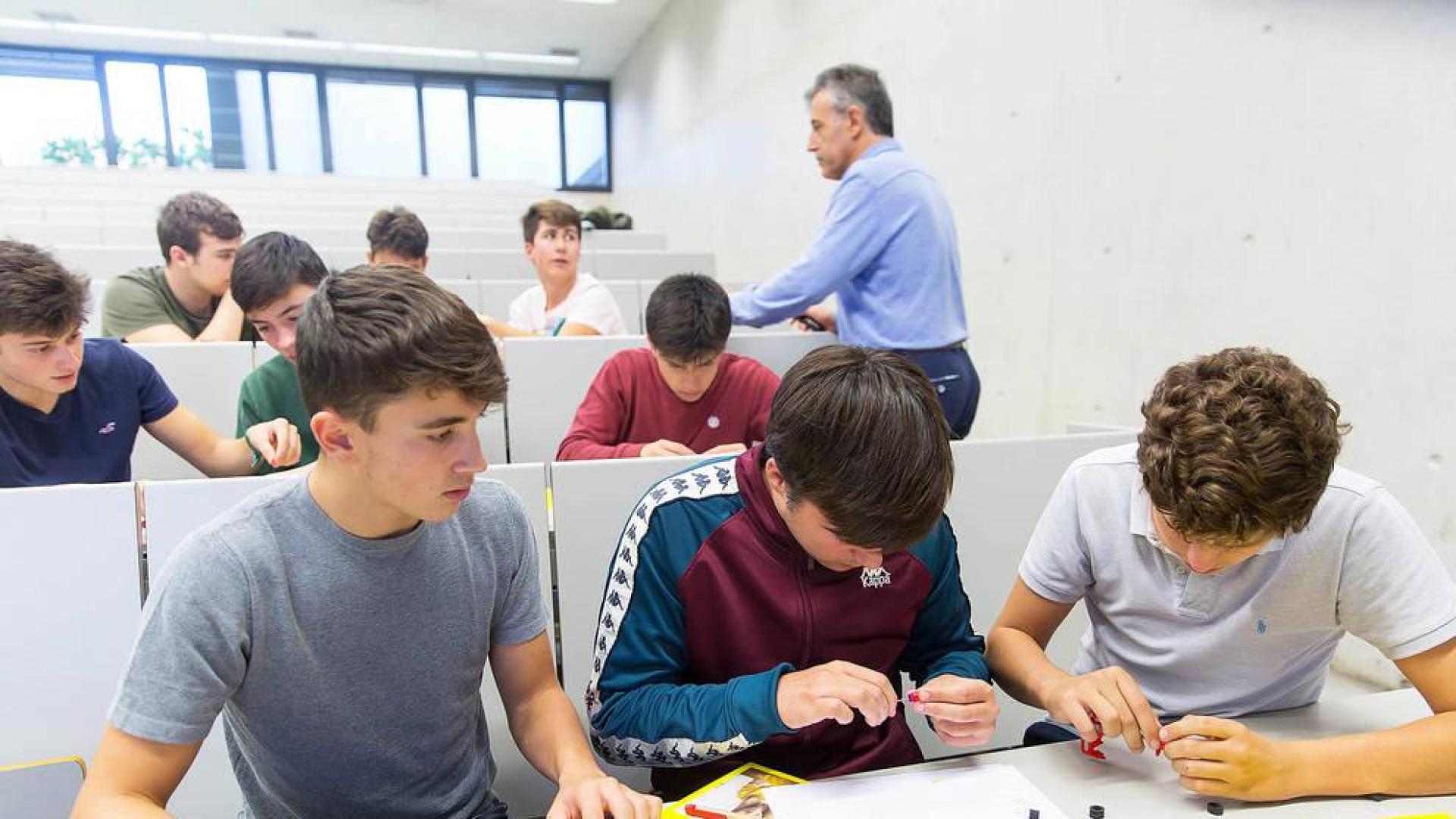 Alumnos de Bachillerato de Pamplona emulan el proyecto de un ingeniero
