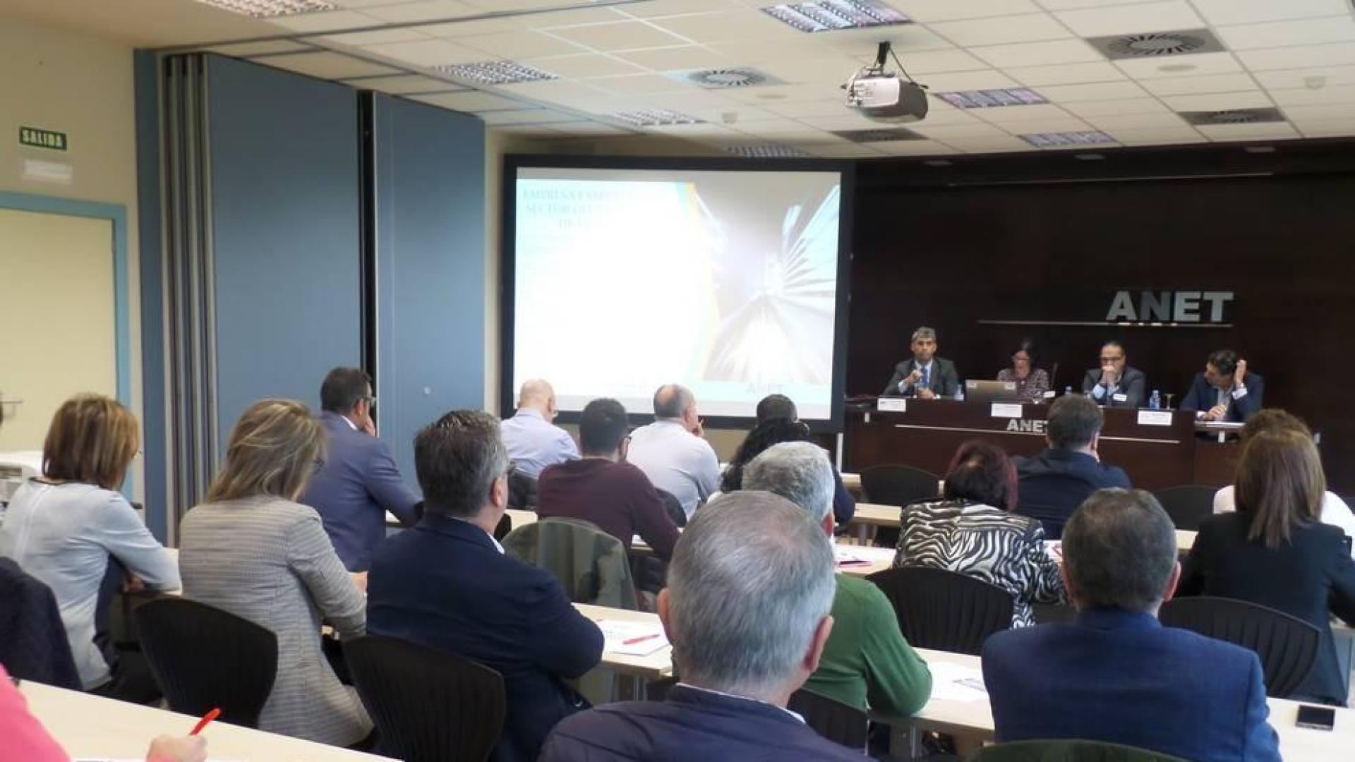 Una jornada aborda el futuro de las empresas familiares de Transportes en Navarra