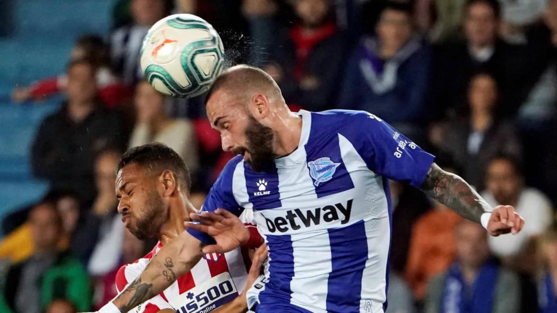 Lucas Pérez frustra al Atlético en Mendizorroza