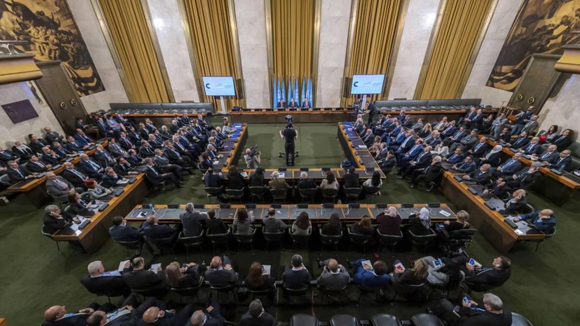 El Gobierno sirio y la oposición acuerdan redactar una nueva Constitución