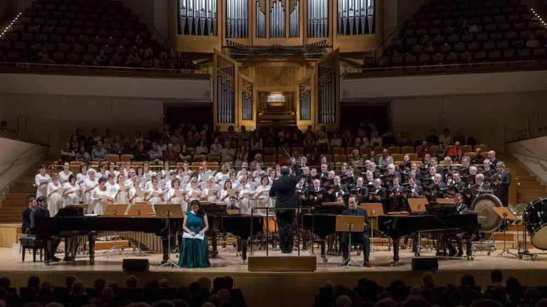 Ocho minutos de aplausos para el Orfeón Pamplonés en el Auditorio Nacional