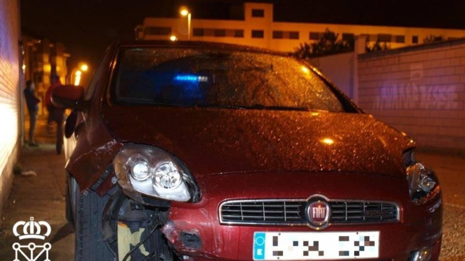 Da positivo en alcohol y drogas tras chocar con tres coches aparcados en San Adrián