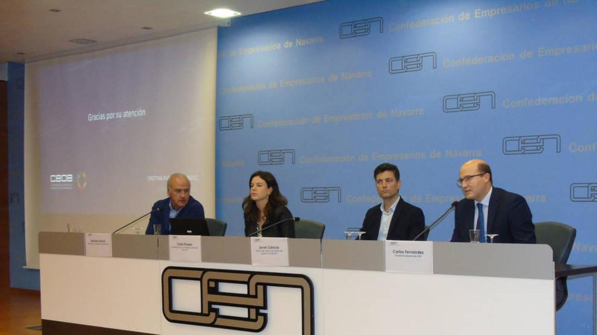 Participante en la mesa redonda, de izda. a dcha.: Esteban Morrás, Celia Pinedo, Javier Zubicoa y Carlos Fernández Valdivielso