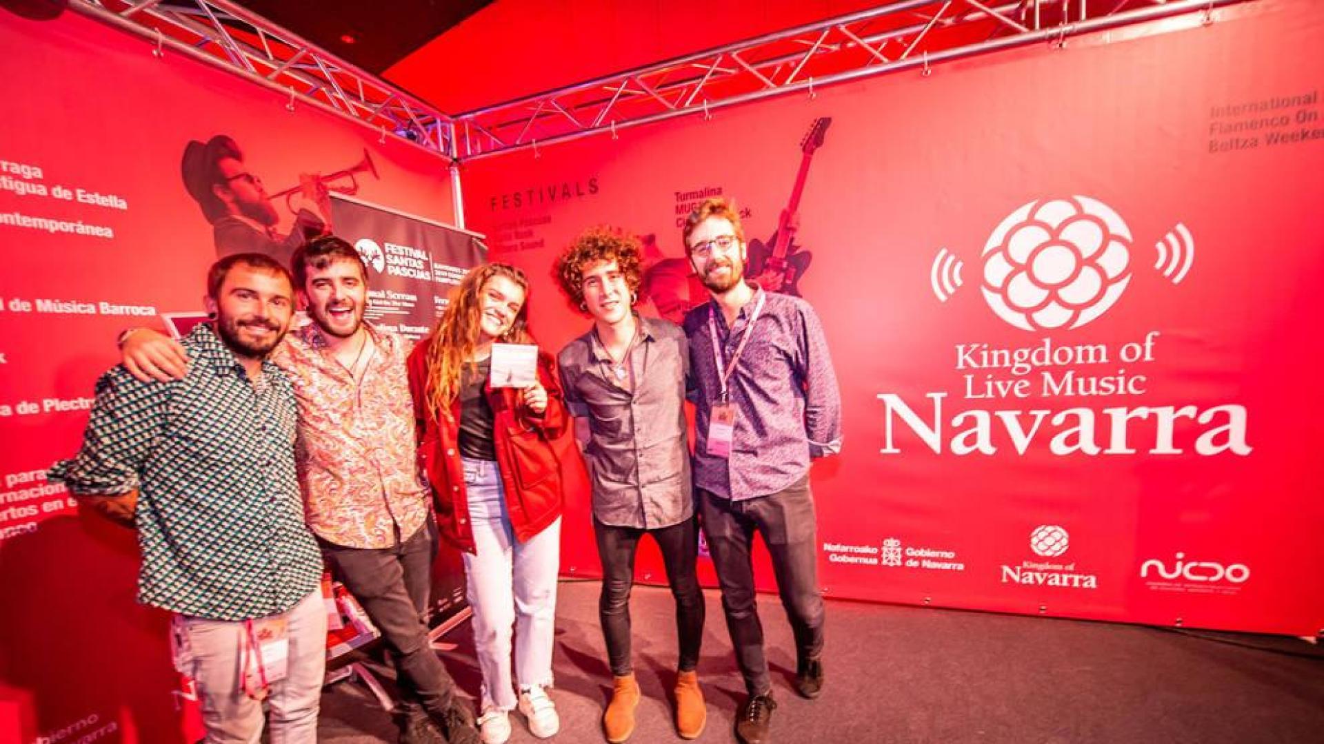 Amaia Romero visita el stand de Navarra en el Bilbao Music Experience