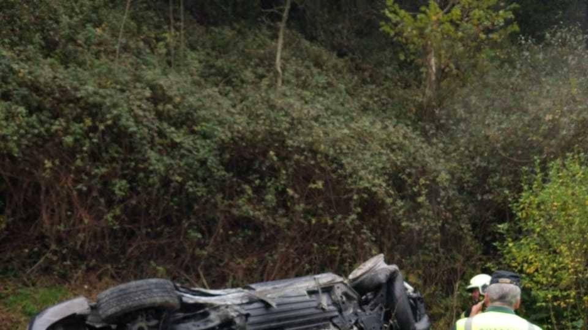 Dos heridos trasladados al CHN tras volcar su coche cerca de Zozaia
