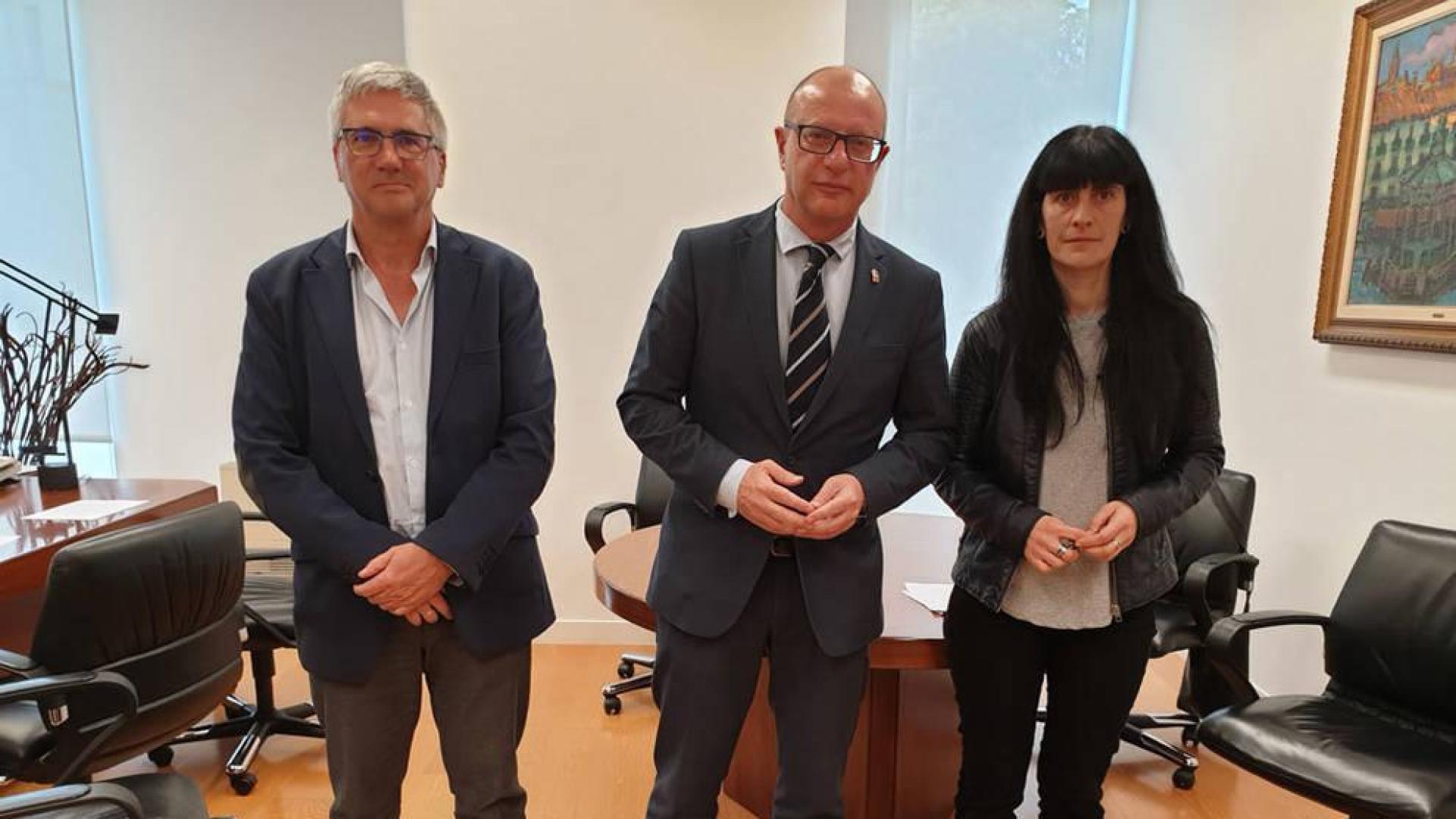 Educación y AEK firman el contrato del programa 'Solaskide'