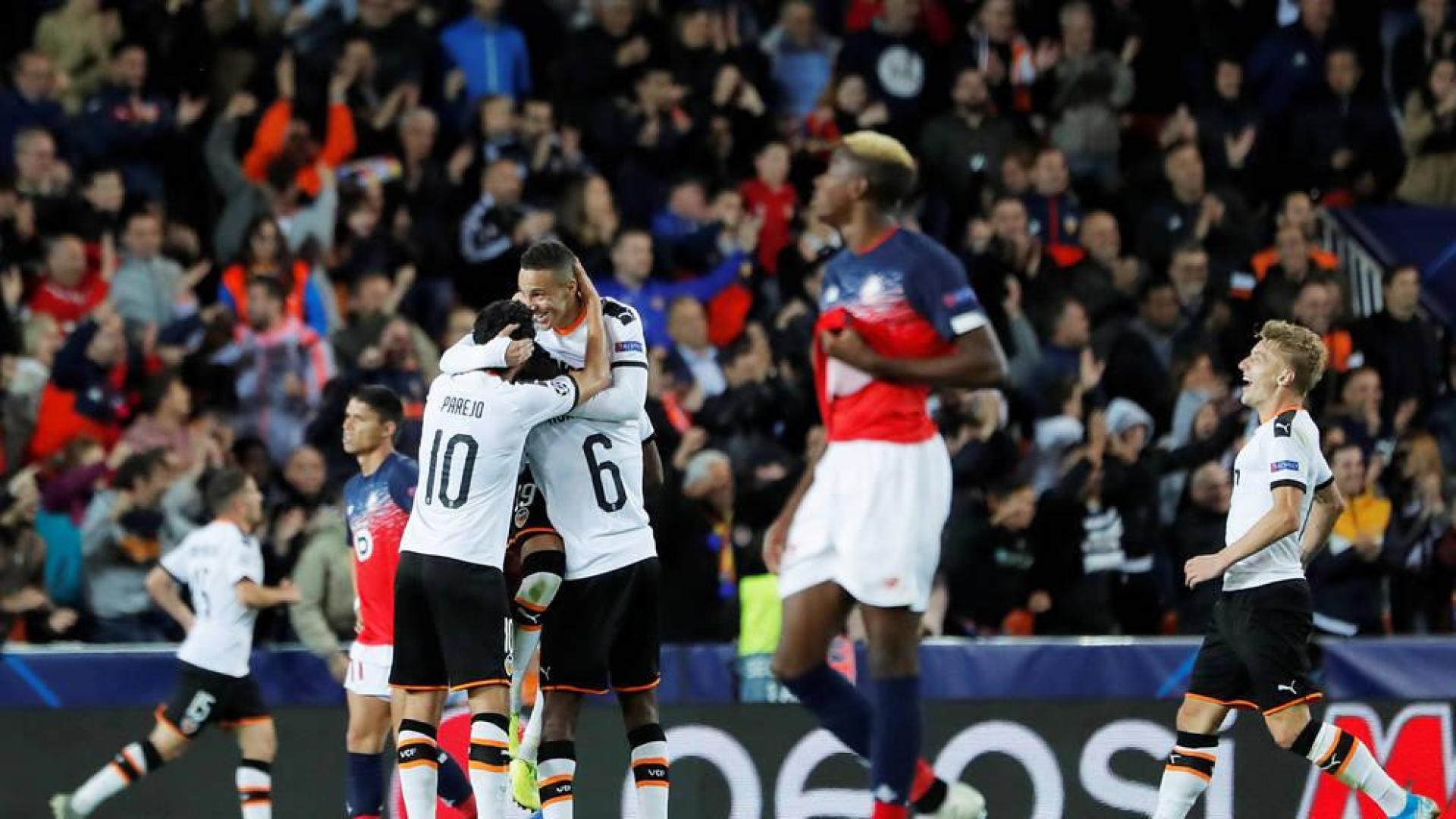 El Valencia sufre, remonta y termina goleando en la Champions