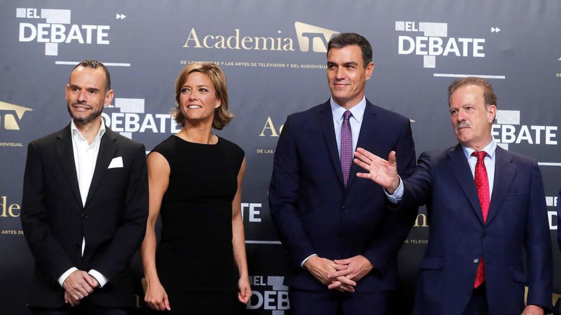 Casado, Rivera e Iglesias acorralan a Sánchez para que aclare si pactará