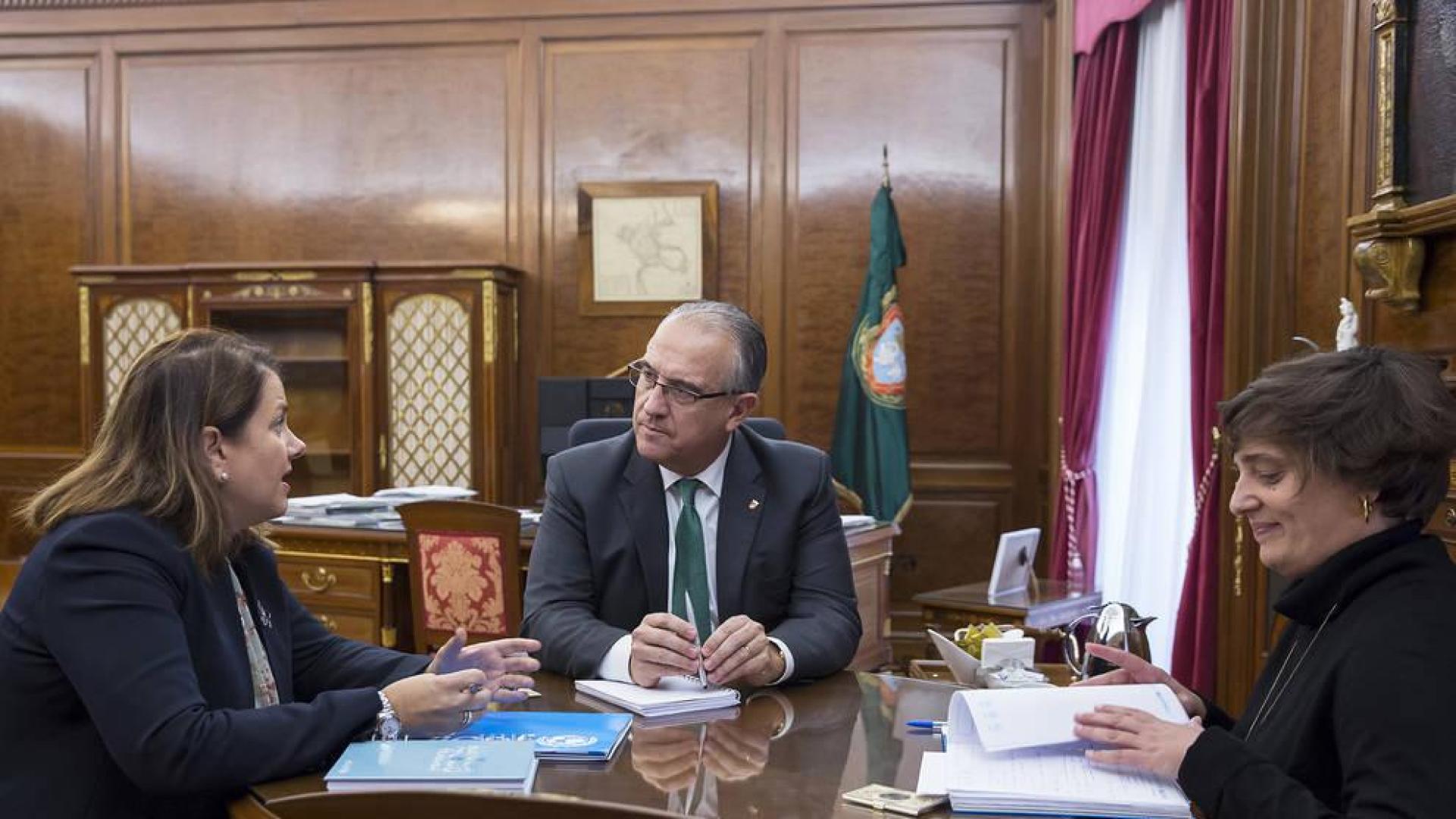 Maya recibe a la representante de UNICEF en El Salvador y a la directora en Navarra