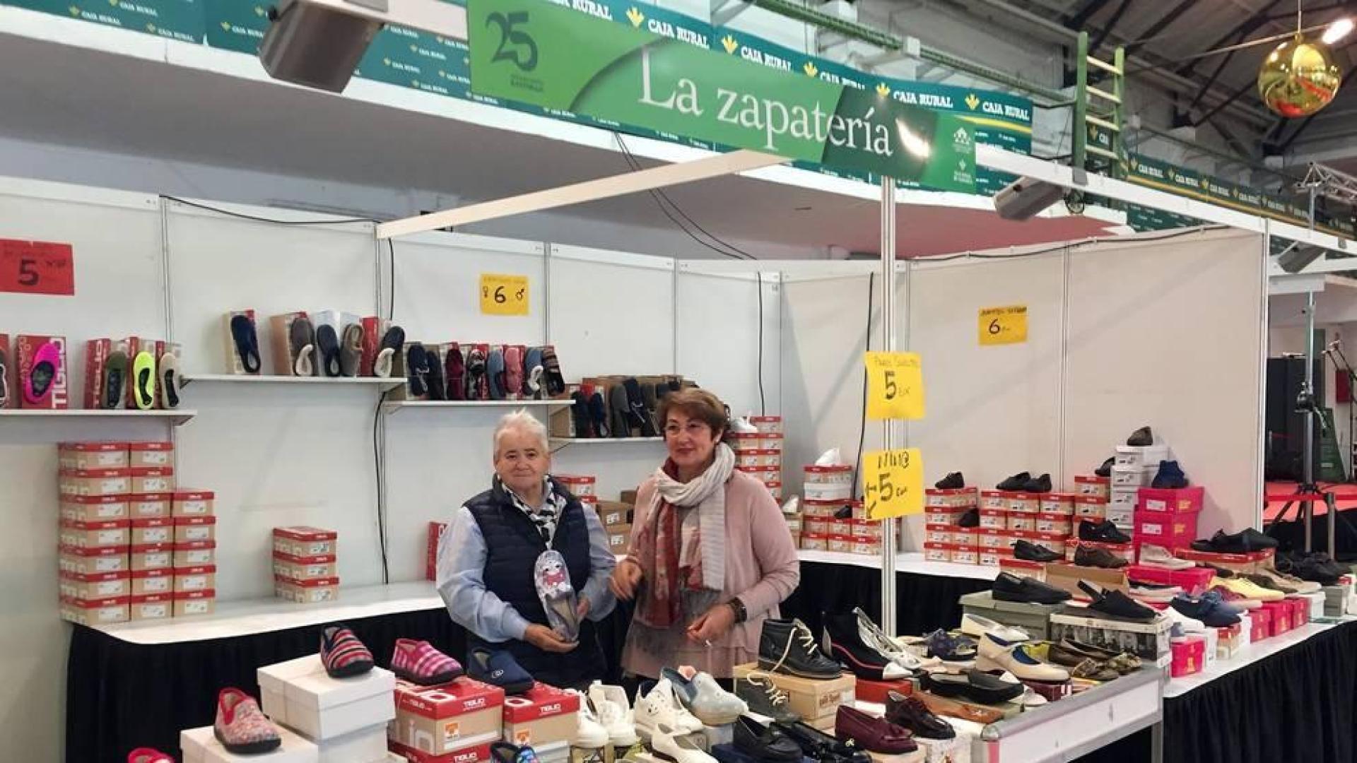 Como cada año la vieja estación de autobuses de Pamplona acoge esta cita solidaria hasta el próximo 10 de noviembre.  Algo más de 200 voluntarios, repartidos en veinte puestos, hacen posible que el evento celebre este año su 25 aniversario.