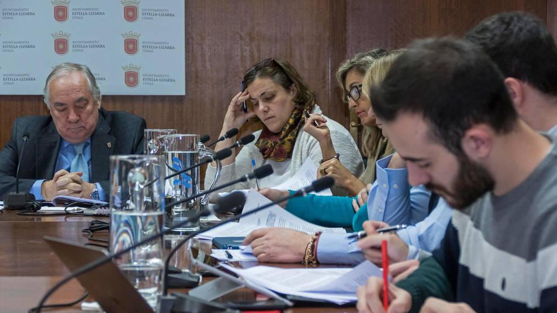 Todos los grupos acuerdan el pago a las dos promotoras de Oncineda
