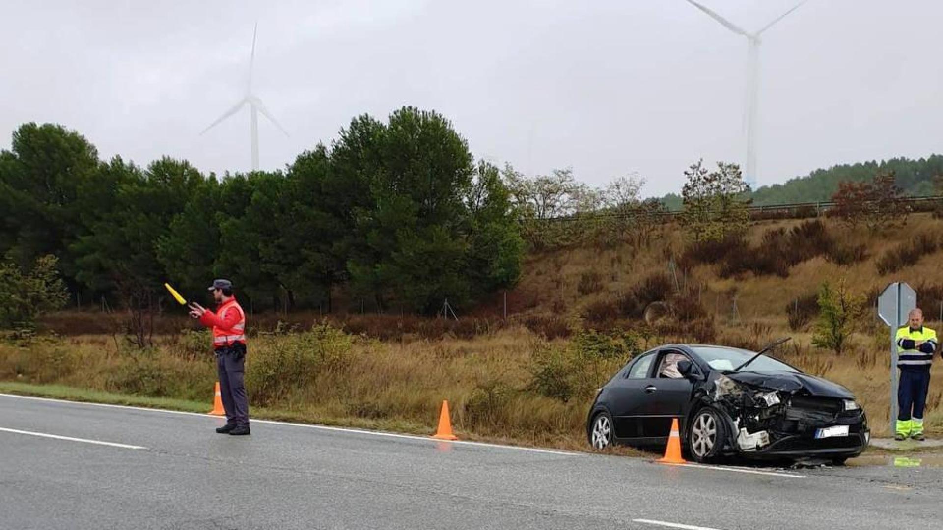 Dos heridas leves en una colisión por alcance en Olite