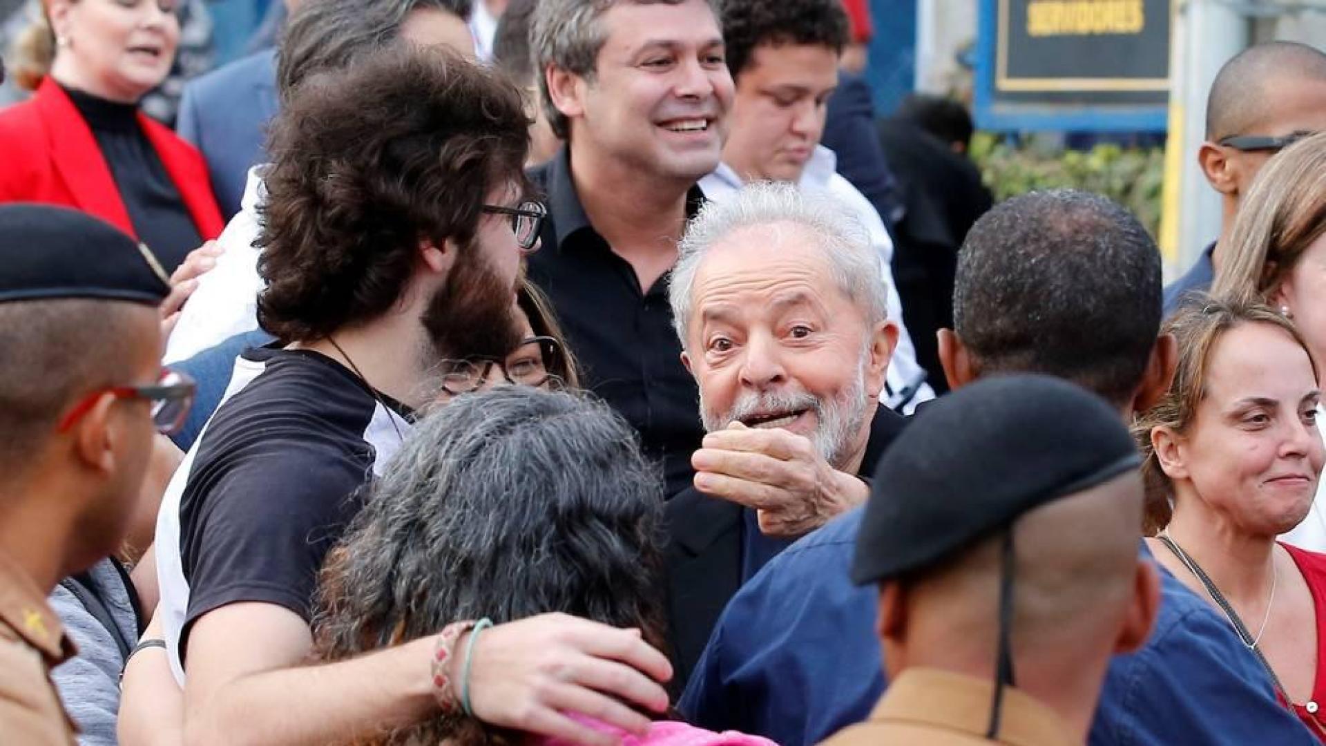 El expresidente de Brasil Lula da Silva sale de prisión tras la orden del juez