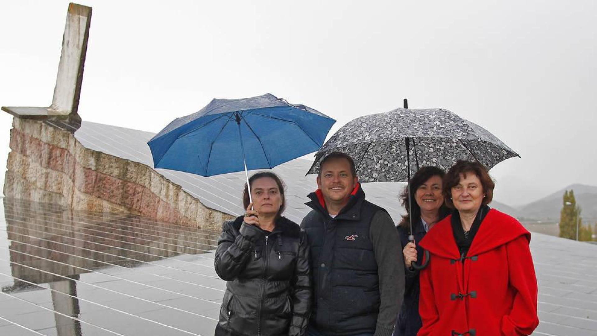Alemanes en el muro de zuasti: Evelyn Ströhle, Gordon Stoj, Irene Strobl y Bettina Melcher