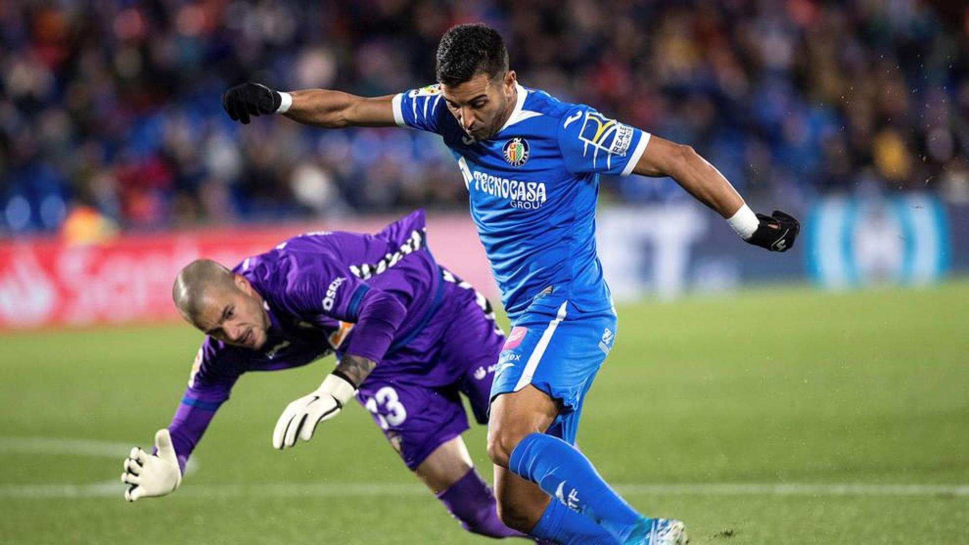 Rubén Martínez, sustituido en el minuto 19 por una lesión en la rodilla derecha