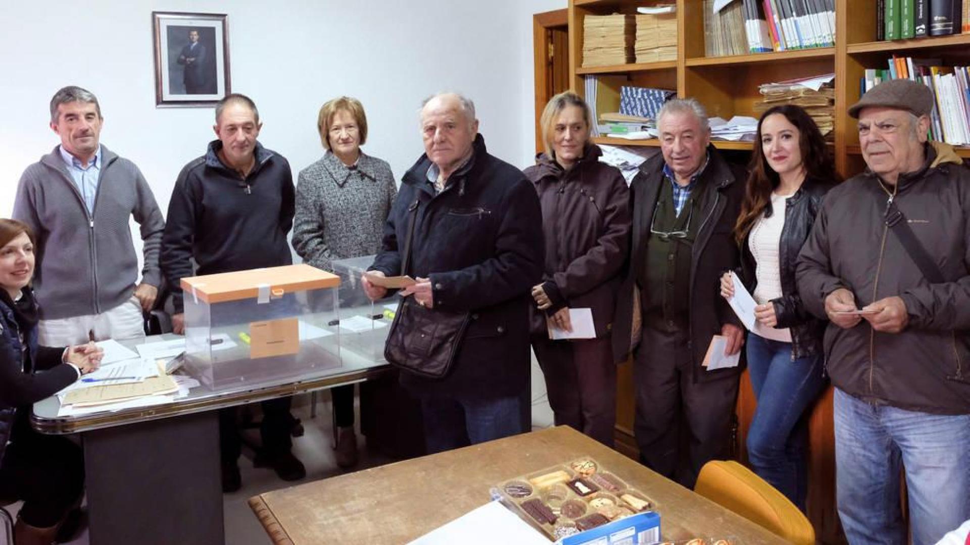 Los vecinos de Villarroya se organizan para poder votar en menos de un minuto