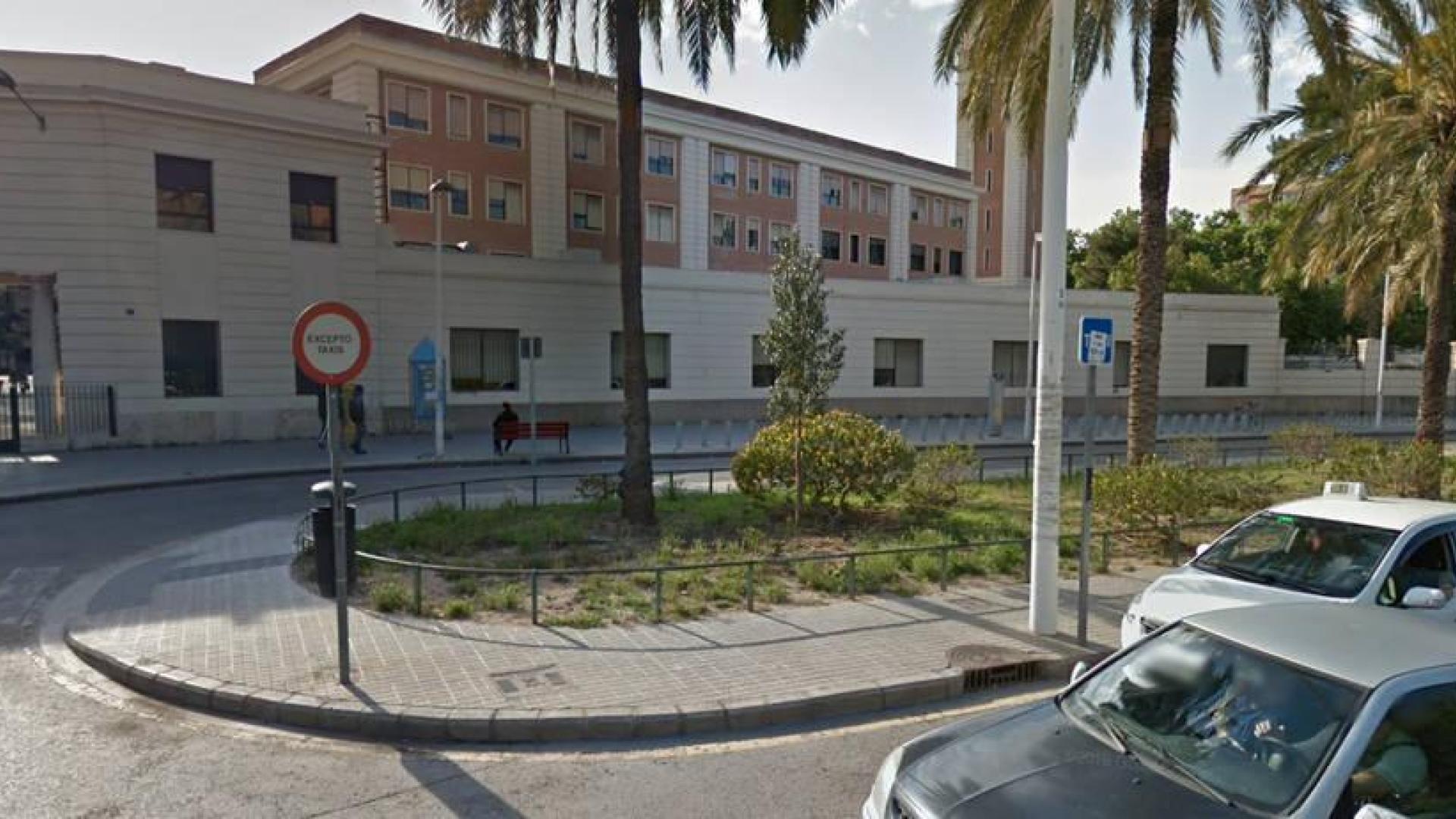 Detenido un joven tras apuñalar a su madre por la espalda en Valencia