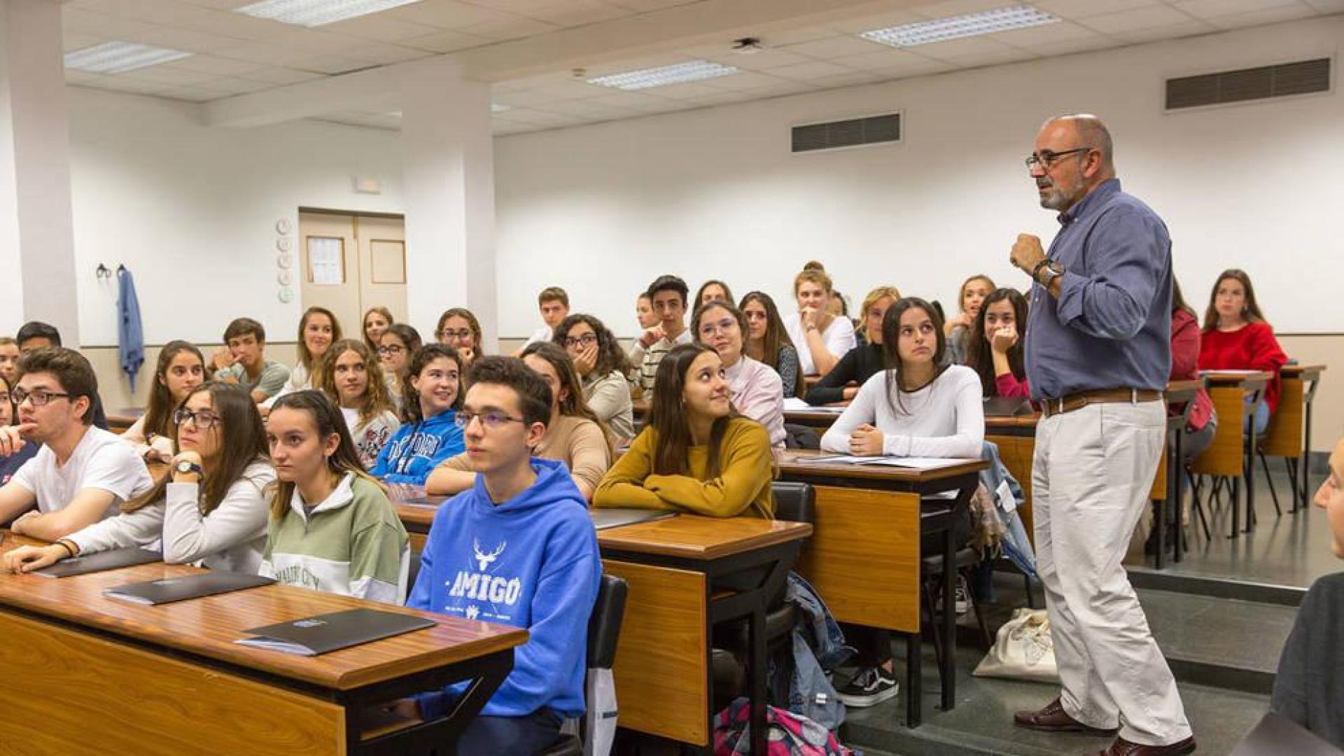 Más de 170 alumnos de Bachillerato, en la octava edición del Club de la Ciencia