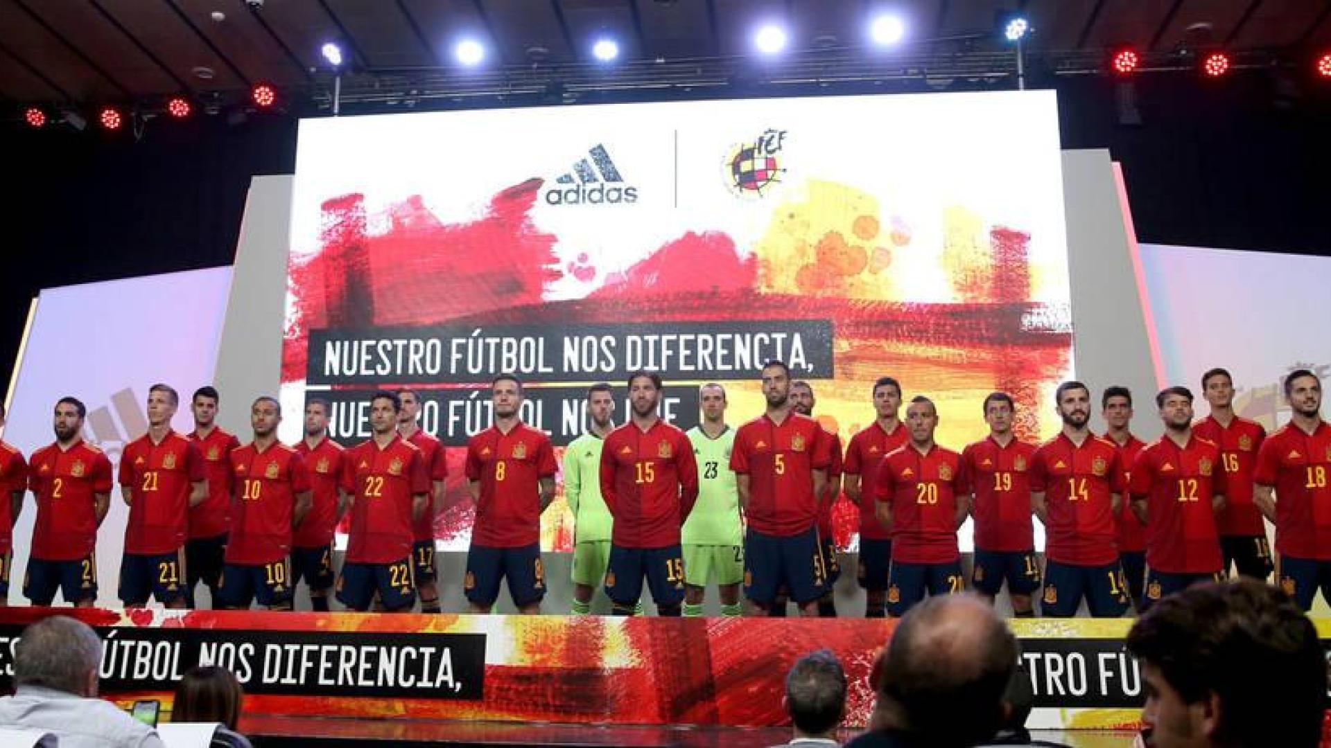 Los internacionales españoles presentan la camiseta de la Eurocopa 2020