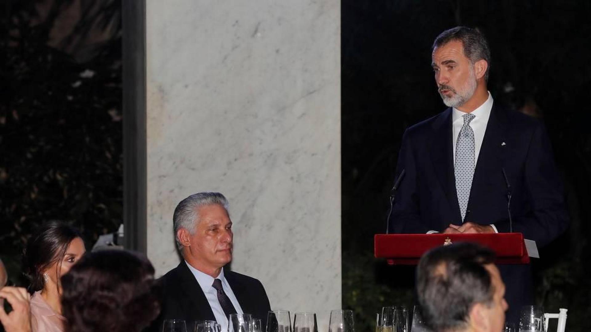 Felipe VI defiende ante el presidente de Cuba los derechos humanos