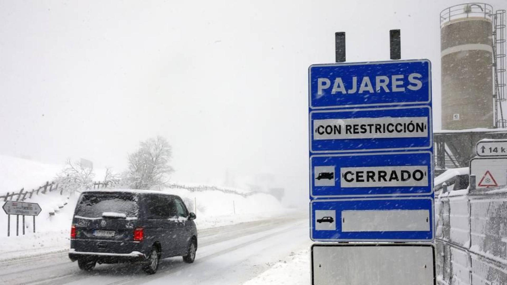 Carreteras cortadas, autobuses atrapados y nieve por el temporal invernal