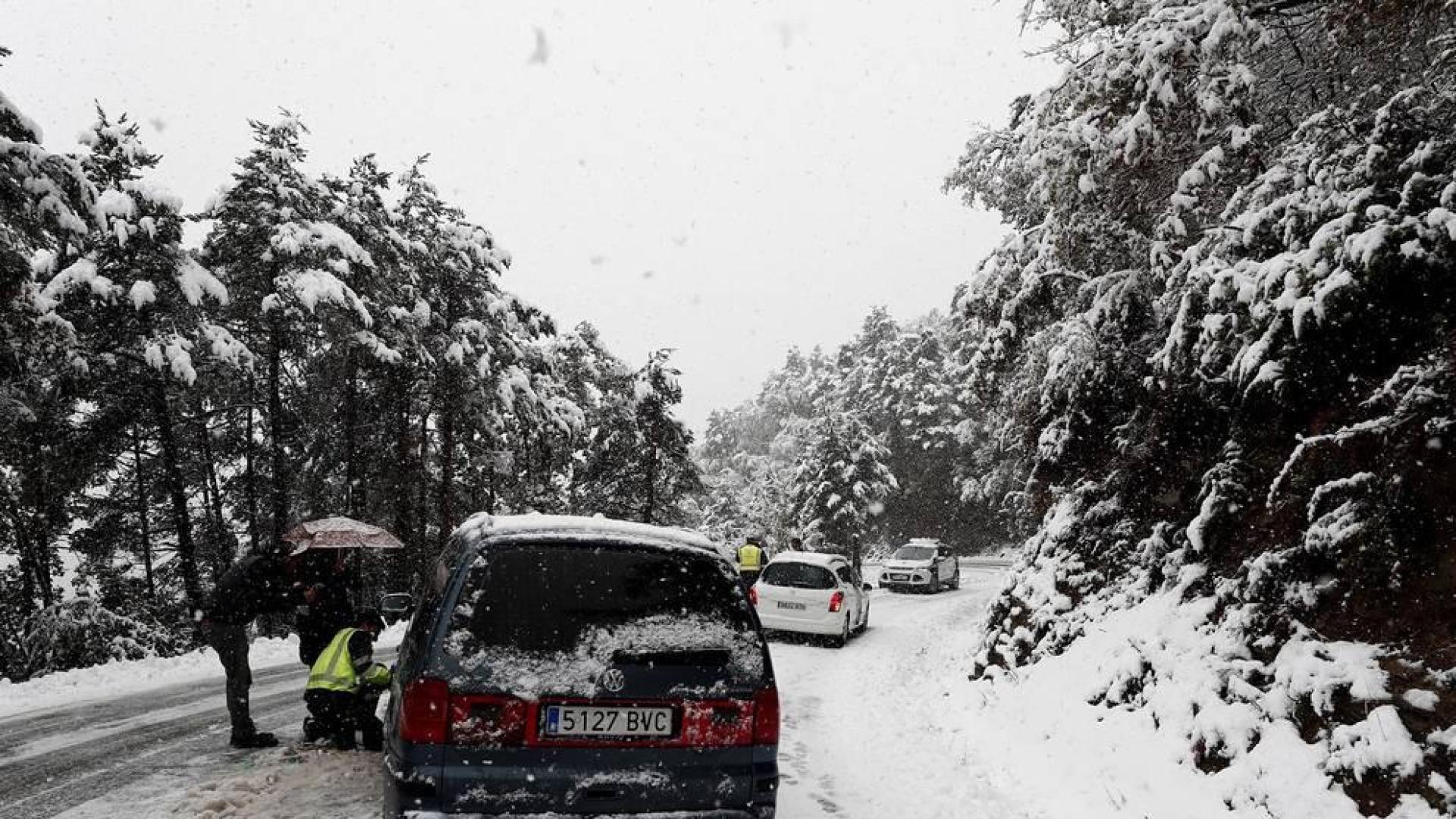 La nieve ha vuelto a Navarra en las últimas horas. La cota subirá en las próximas horas hasta los 1.200/1.000 metros.