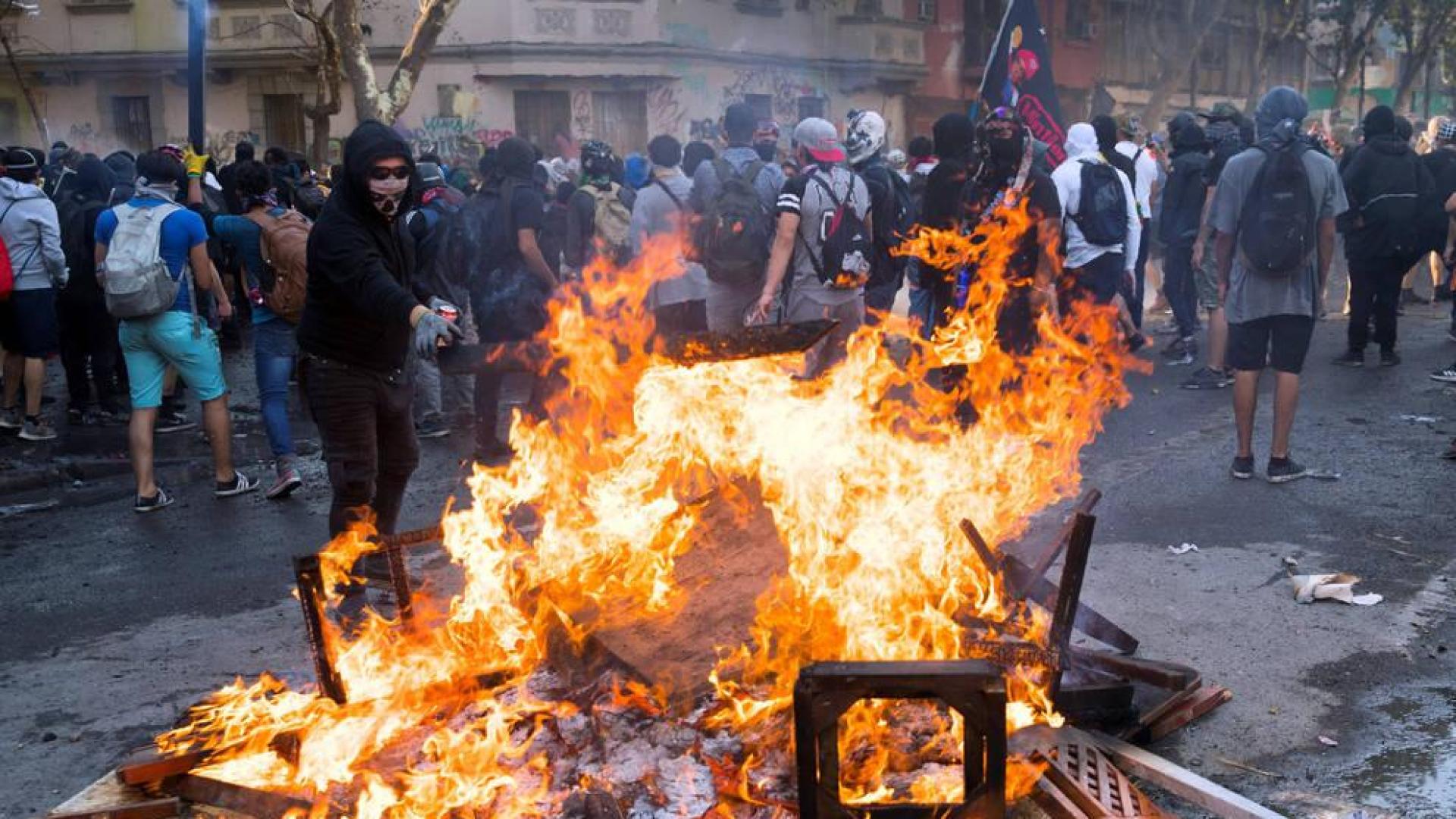 El Gobierno chileno y oposición acuerdan un plebiscito para una nueva Constitución