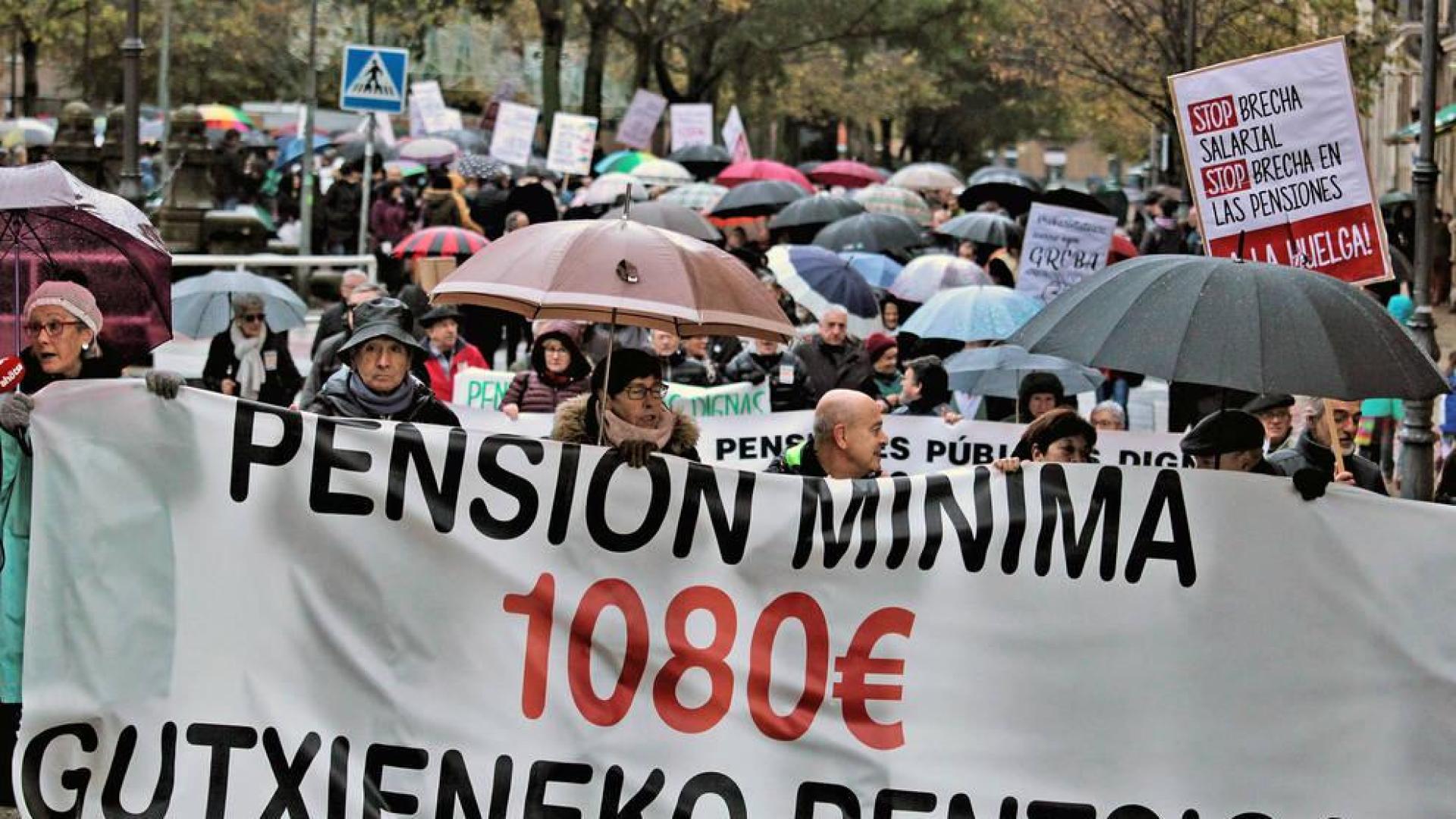Una manifestación en Pamplona reclama que se garanticen las pensiones