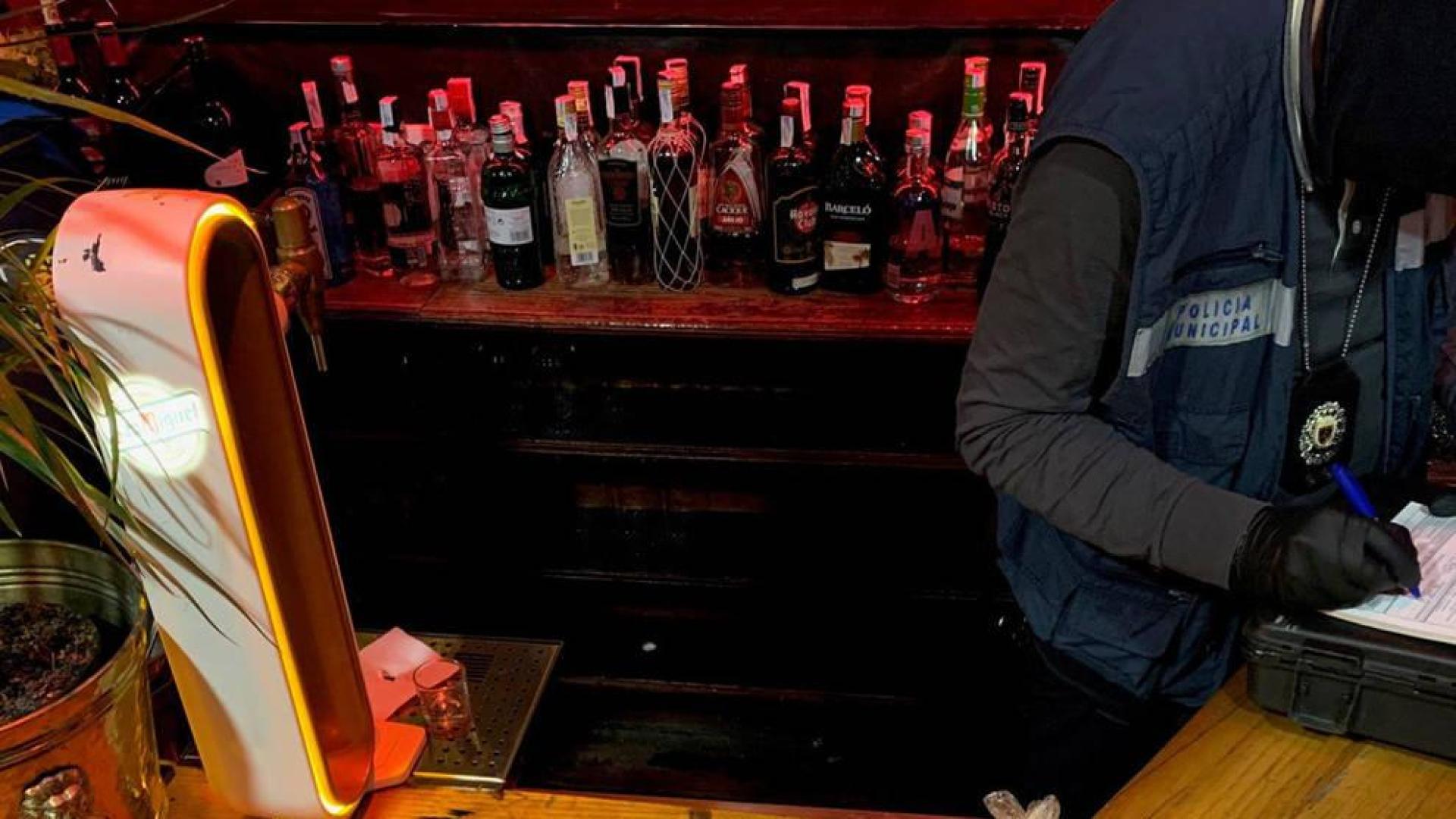 Dos bares de Pamplona, denunciados por venta a menores y exceso de aforo