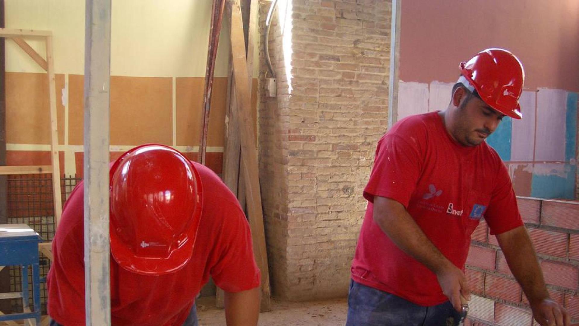 Albañiles y encofradores copan el 25% de los contratos en la construcción