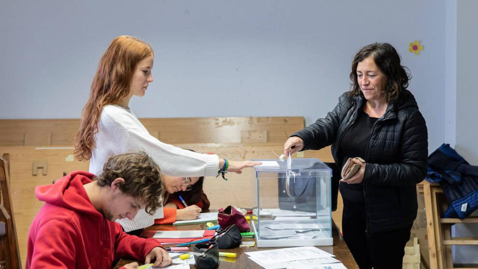 62 municipios y concejos renuevan a sus representantes locales