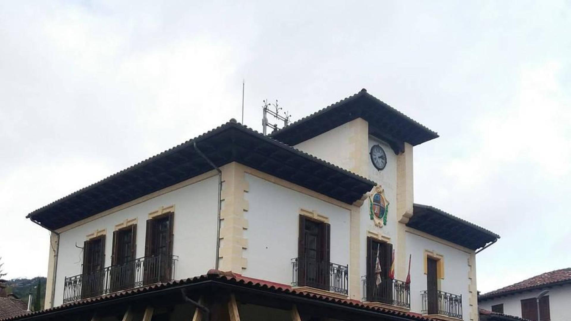 El Ayuntamiento de Roncal, reformado tras el accidente